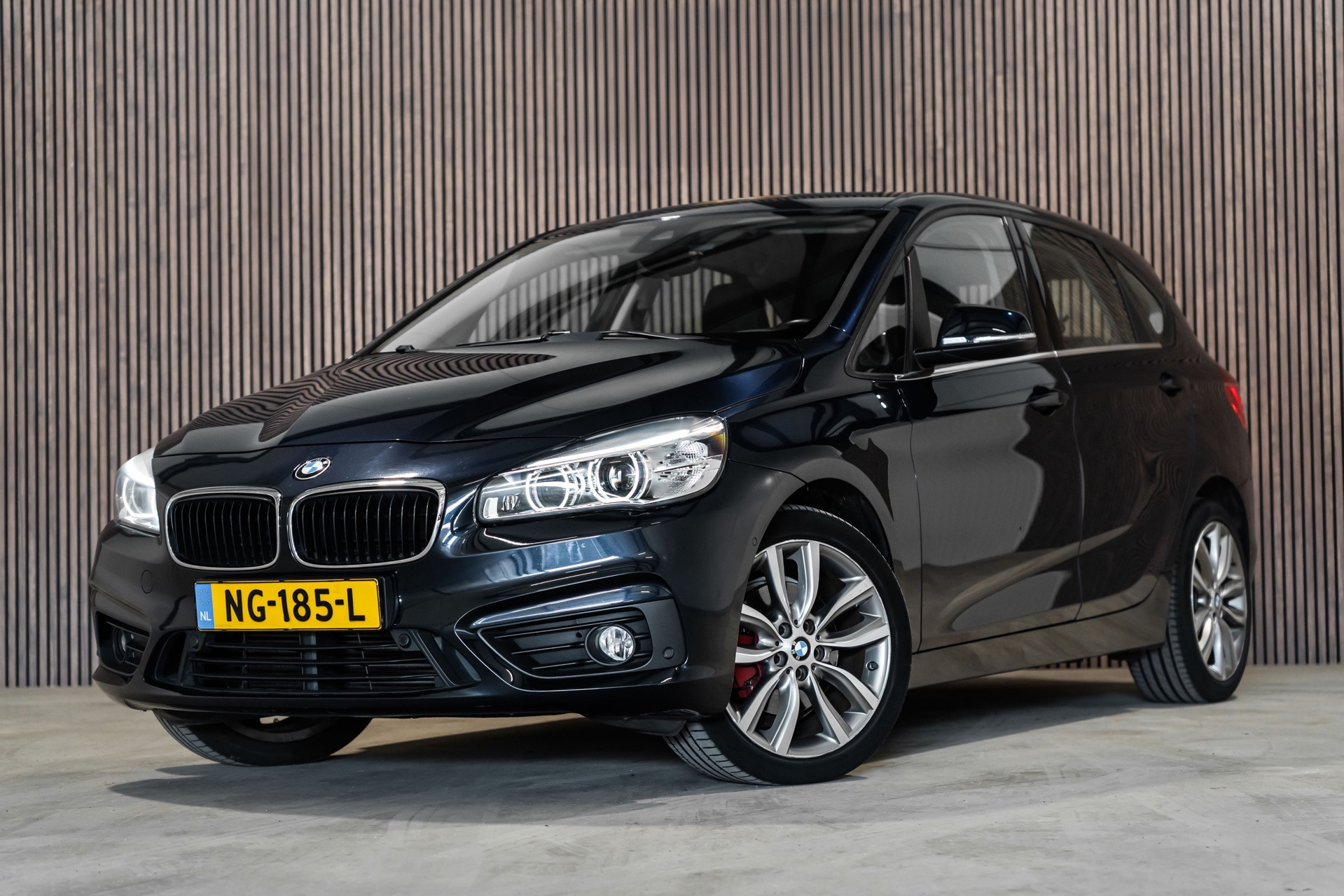 BMW 220i Active Tourer 220i Leder PDC Automaat Stoelverwarming 2014 - voorkant