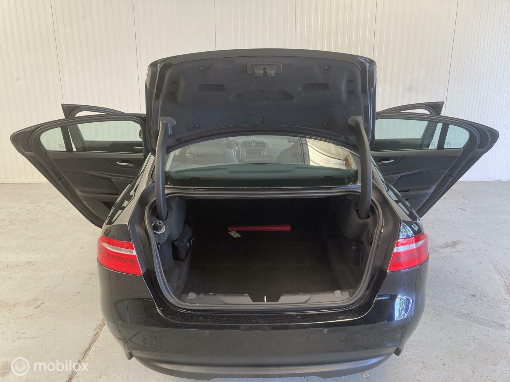 Foto van Jaguar Xe