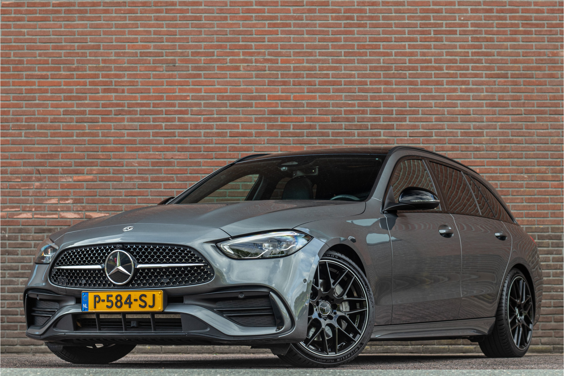 Mercedes-Benz C 200 200 Launch Edition AMG Line, Origineel NL, Panoramadak, Trekhaak, Stoelverwarming, Carplay, Sfeerverlichting, Camera. 2022 - voorkant
