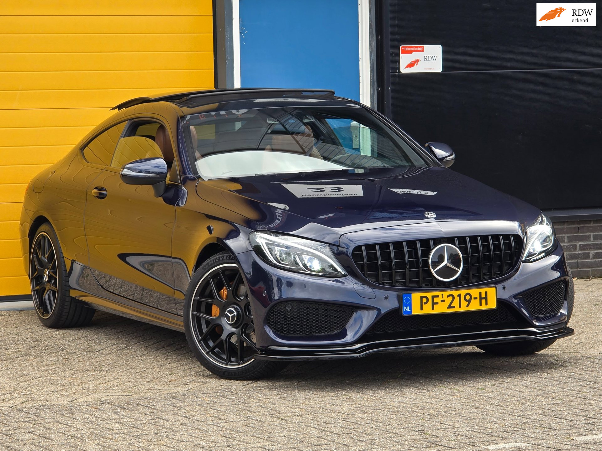 Mercedes-Benz C 200 200 AMG 63 Look / Aut / Cognac Leder / Navi / Burmester / Open Pano / Ecc / Elek Pakket / 19 Inch 2017 - voorkant