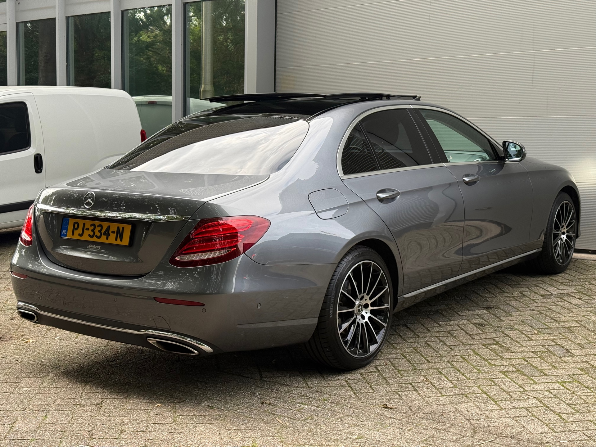 Foto van Mercedes-Benz E 250
