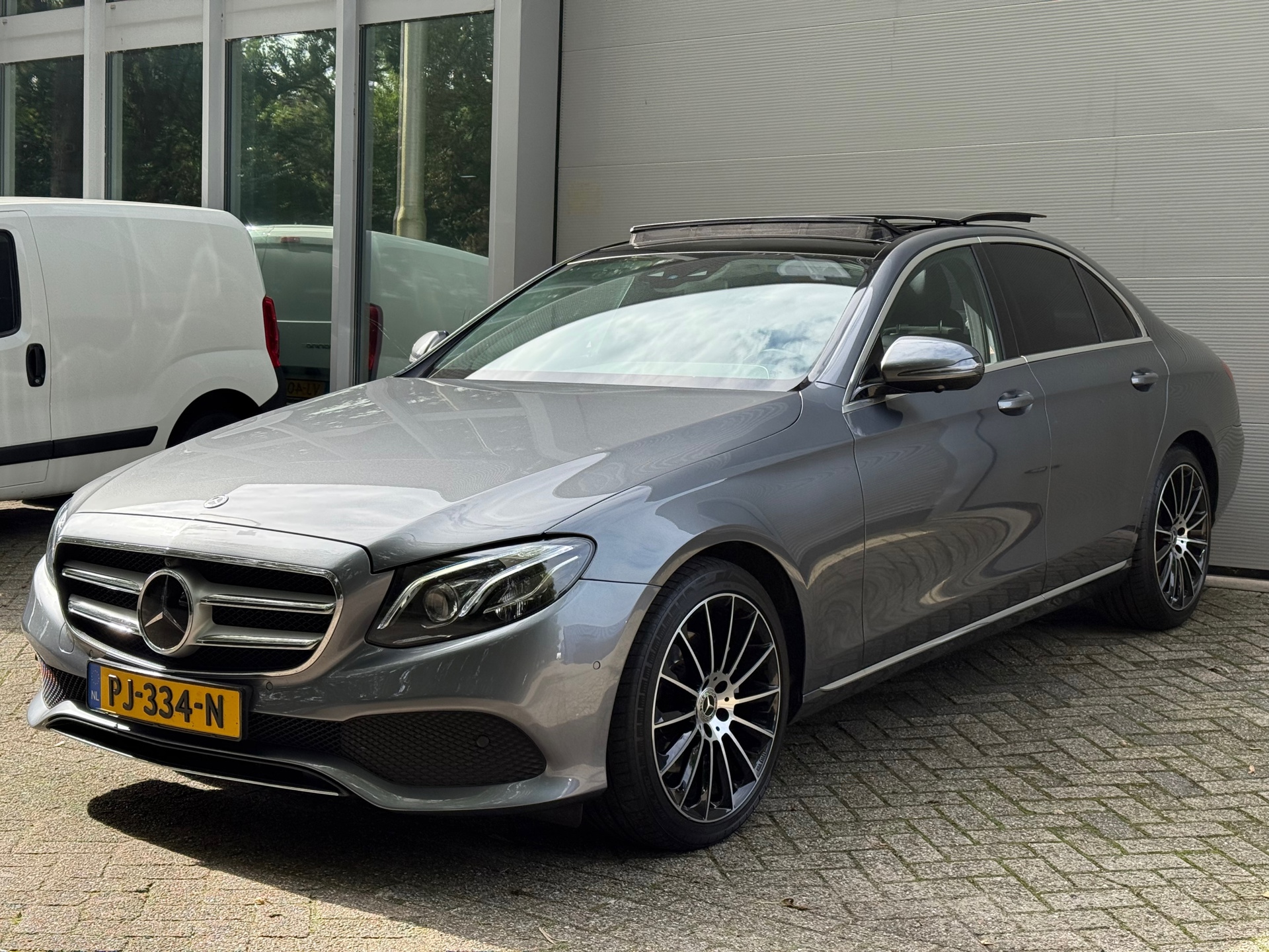 Foto van Mercedes-Benz E 250