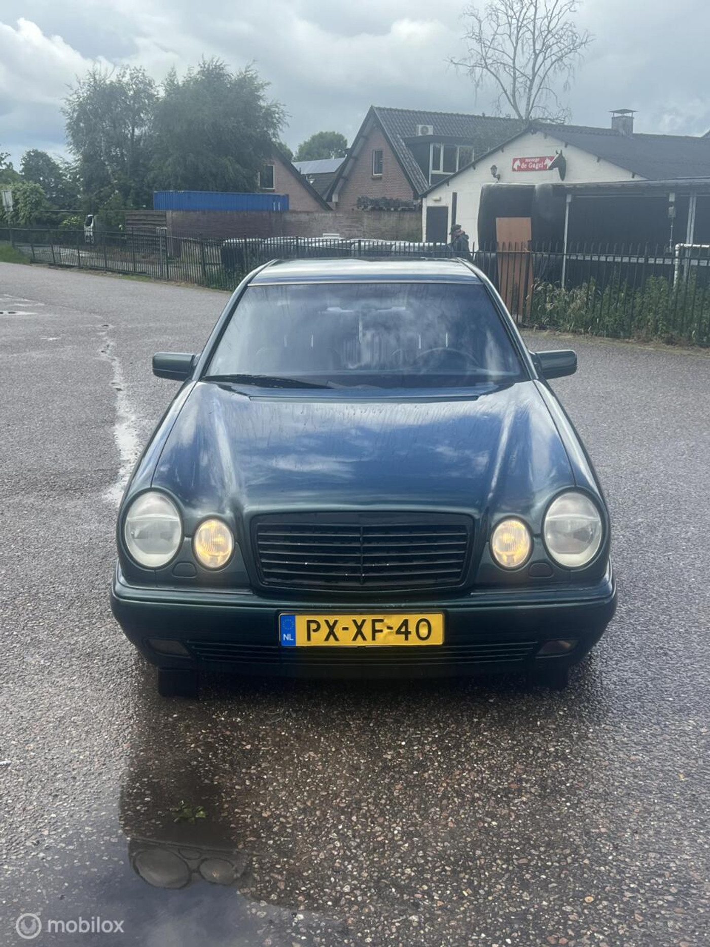 Foto van Mercedes-Benz 210 037