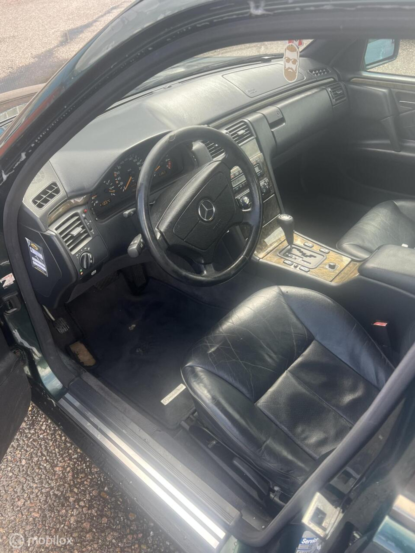 Foto van Mercedes-Benz 210 037