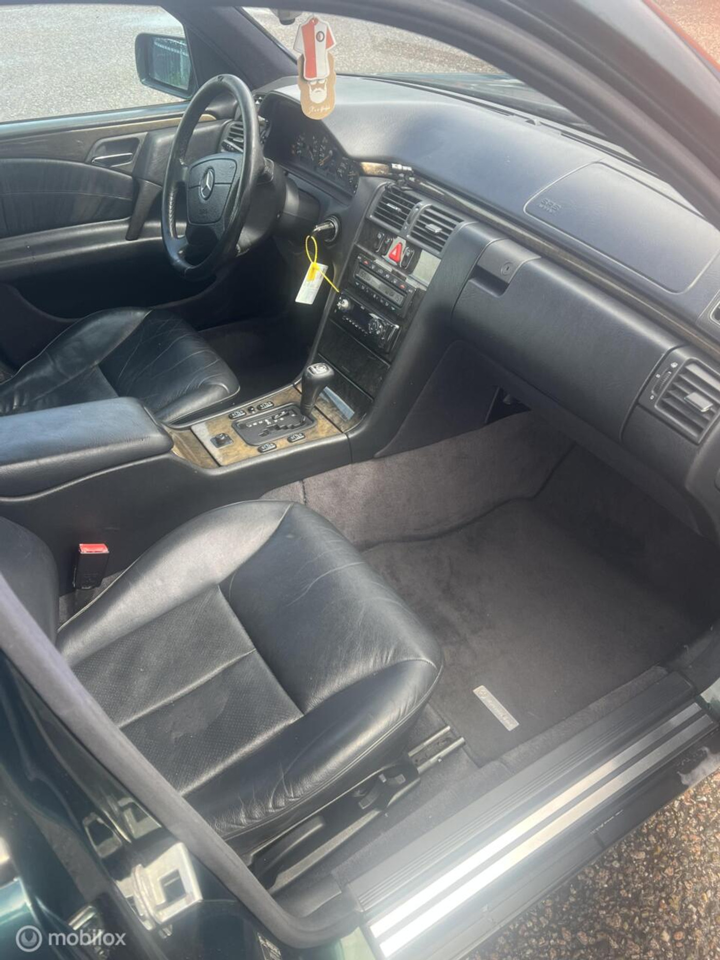 Foto van Mercedes-Benz 210 037