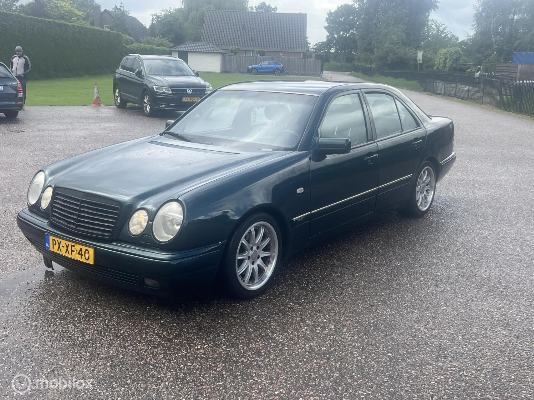 Foto van Mercedes-Benz 210 037