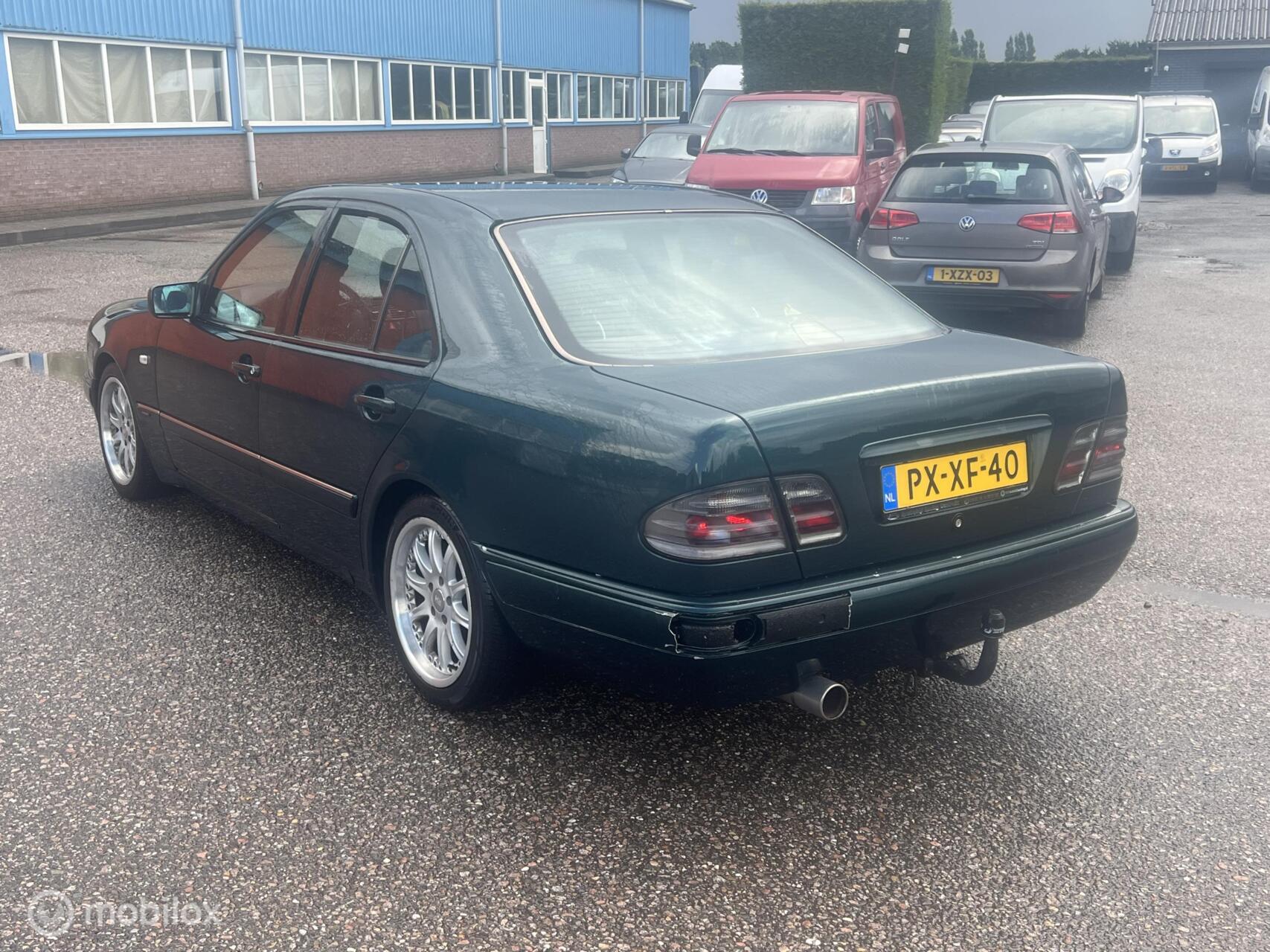 Foto van Mercedes-Benz 210 037