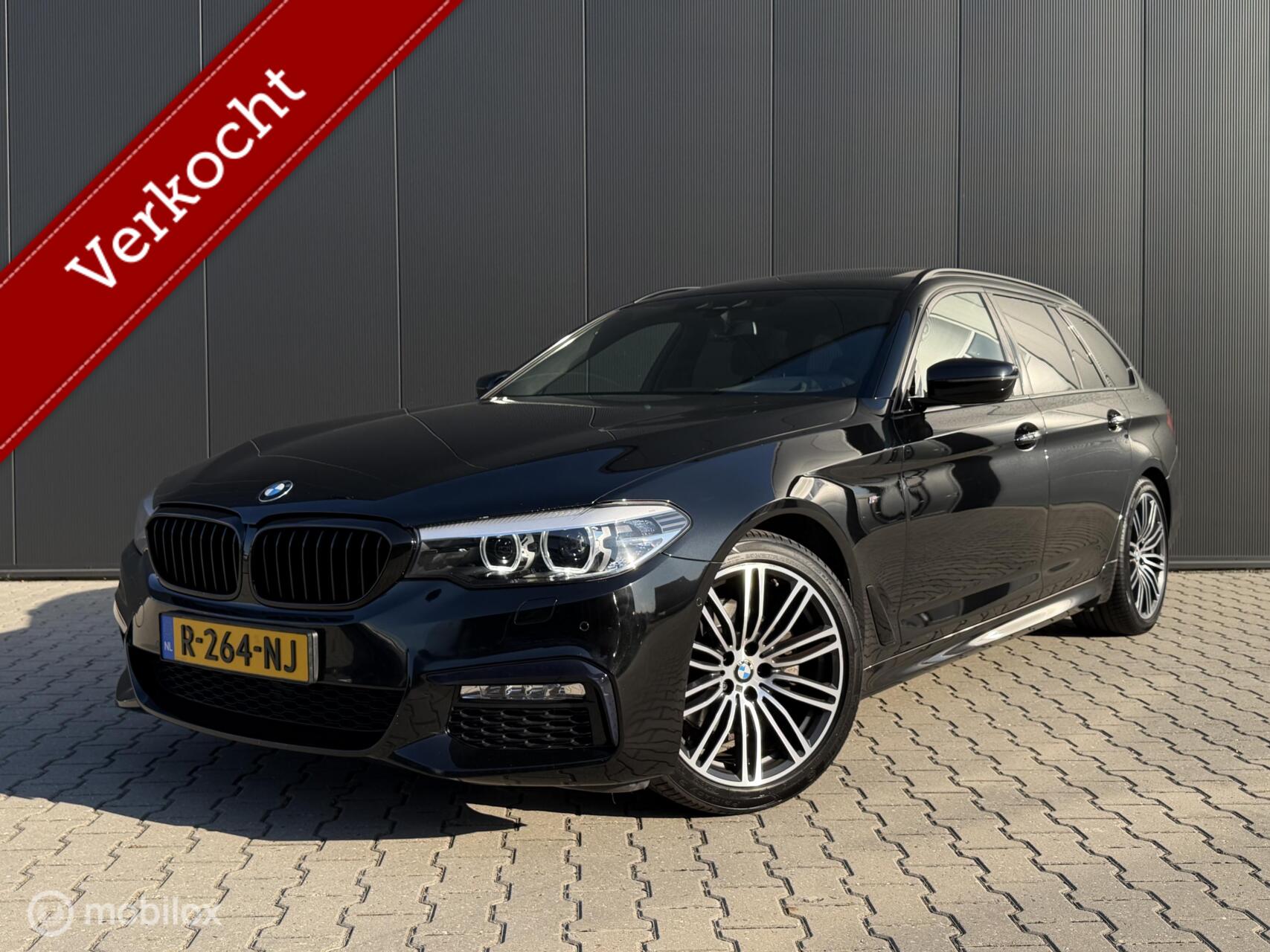 BMW 520i 520i Touring/M-pakket/Pano/Trekhaak/Headup/ambient/19inch 2017 - voorkant