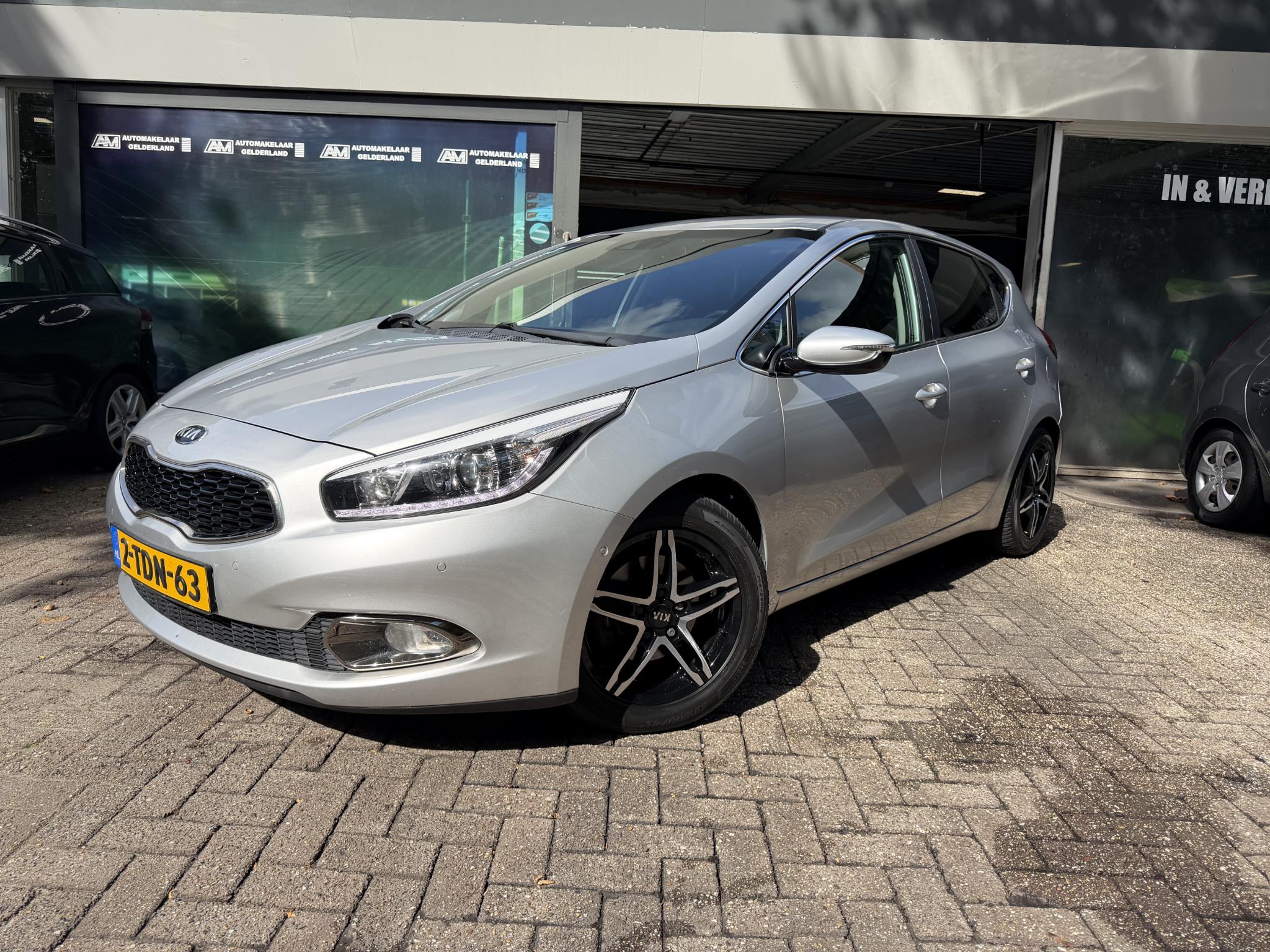 Kia Cee D 1.6 GDI Super Pack | 3/6 OF 12MND GARANTIE | 2014 - voorkant