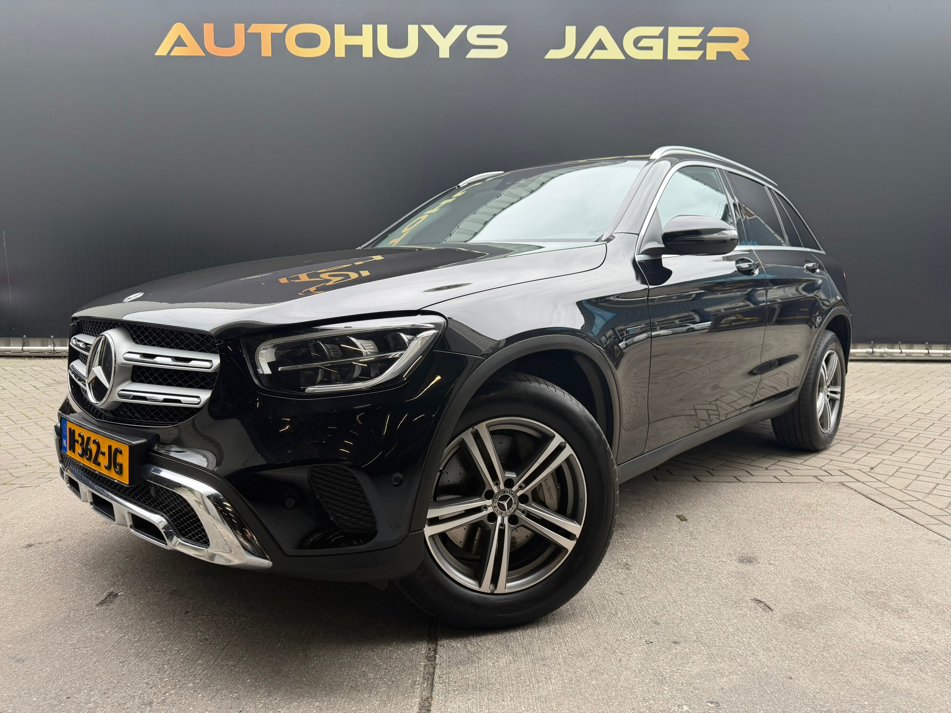 Mercedes-Benz GLC 300e 4MATIC Business Solution AMG 2020 - voorkant