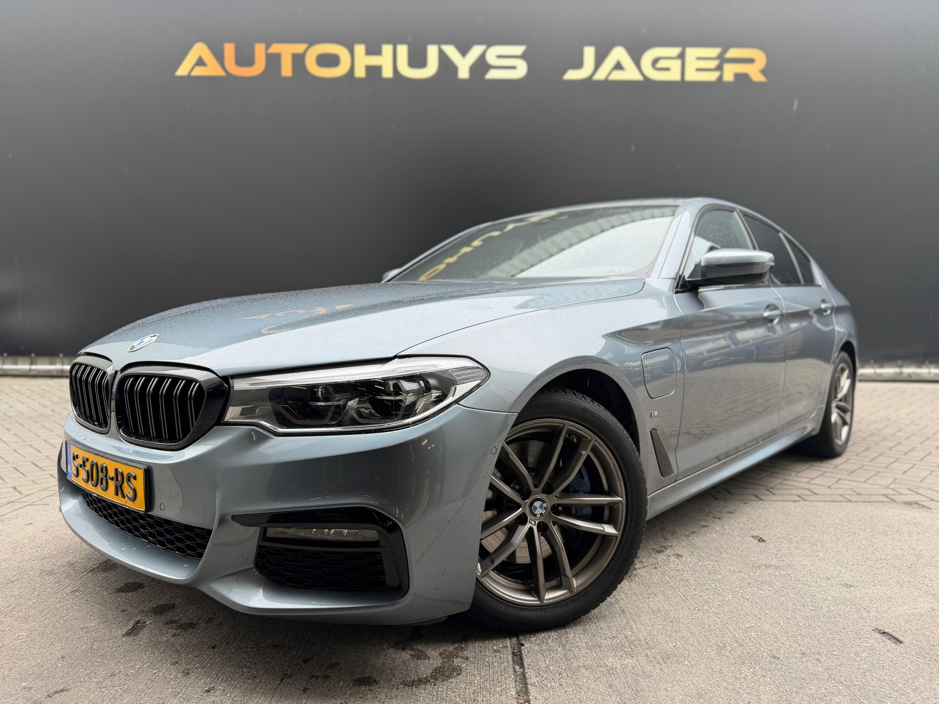 BMW 530e Iperformance 530e iPerformance High Executive - M Sport Camera Alcantara Sfeerverlichting 2019 - voorkant