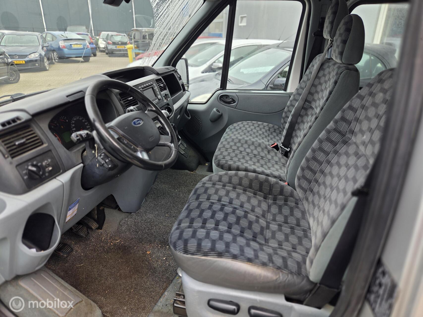 Foto van Ford Transit 280m DC LR 115dpf 4.36