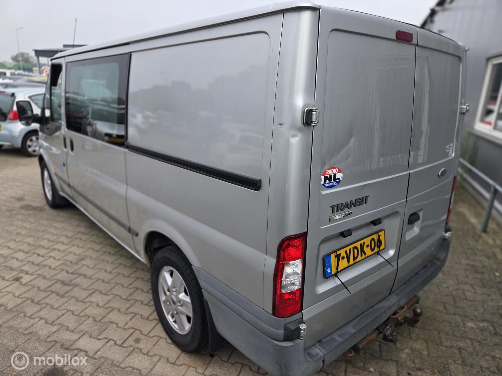 Foto van Ford Transit 280m DC LR 115dpf 4.36