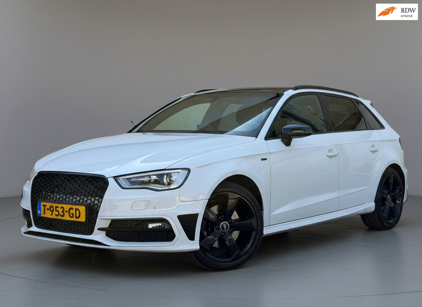 Audi A3 Sportback 1.8 TFSI S-Line | Stoelverwarming | 250PK 2013 - voorkant