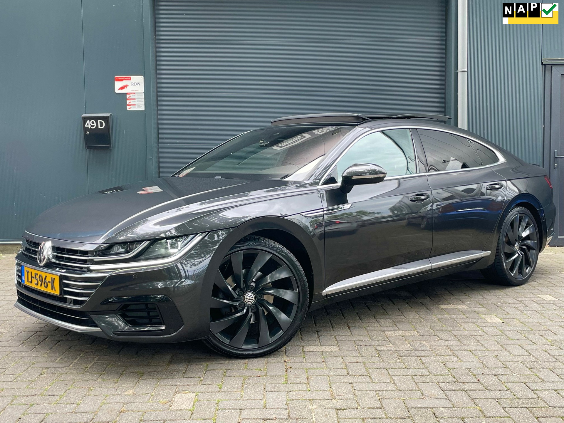 Volkswagen Arteon 2.0 TSI Business R-line NAP CARPLAY PANO KEYLESS VIRTUALCOCKPIT MEMORYSEAT MASSAGE LEER LED 2018 - voorkant