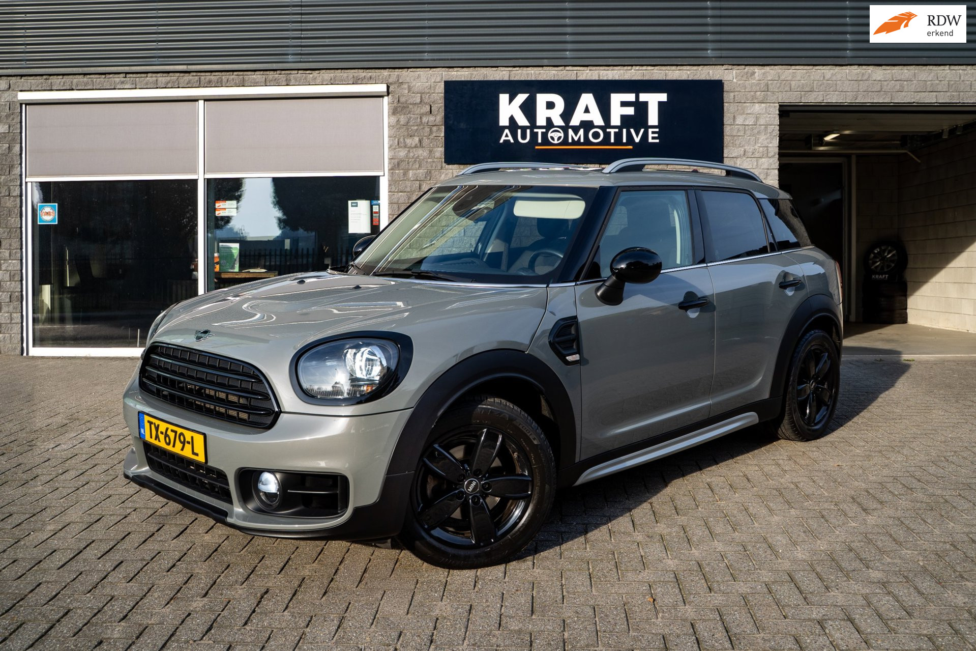 Mini Countryman One 1.5 One Dutch Made Edition | Uniek | Apple Carplay | Cruise | NAVI | CLIMA | LED Ring 2018 - voorkant