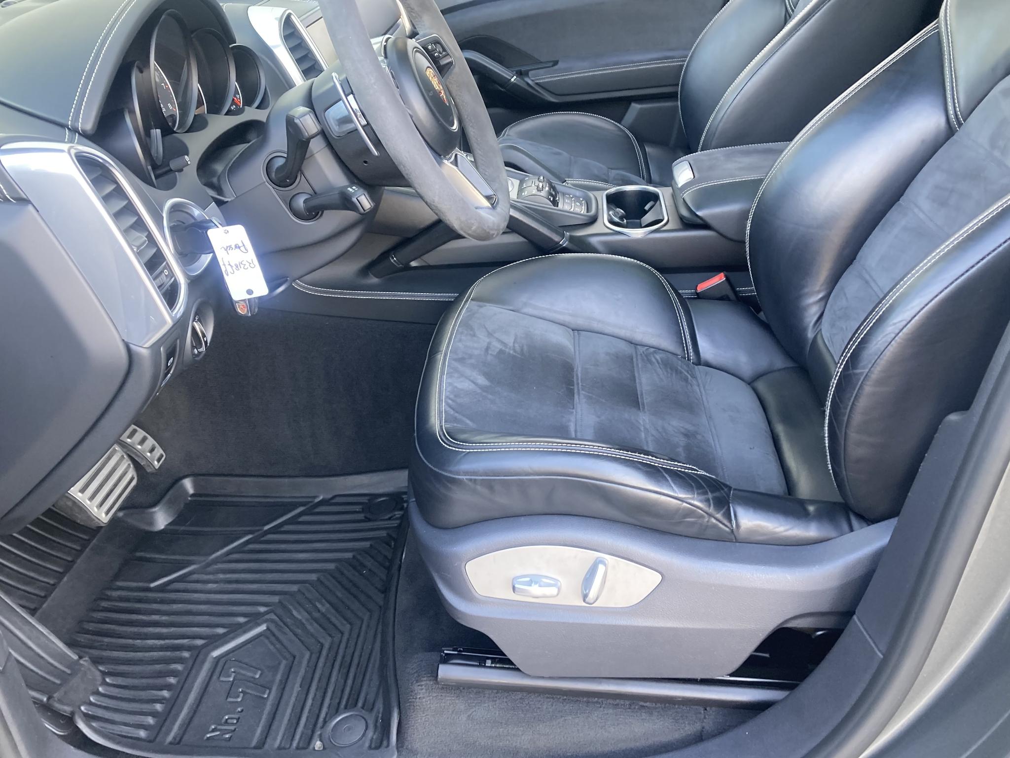 Foto van Porsche Cayenne GTS