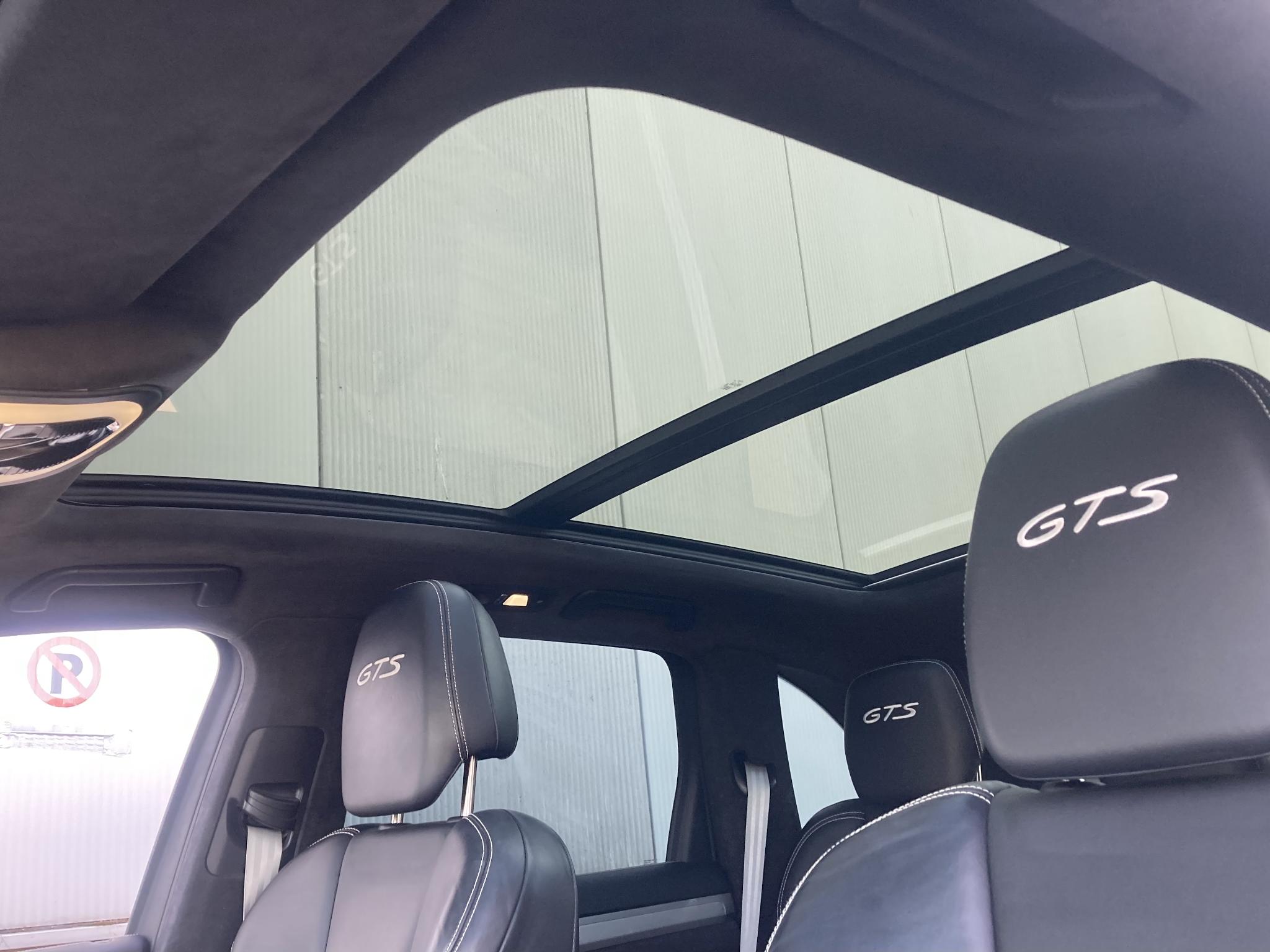 Foto van Porsche Cayenne GTS