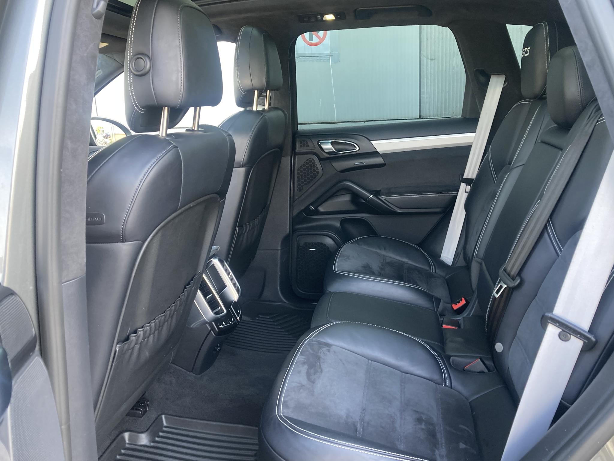 Foto van Porsche Cayenne GTS
