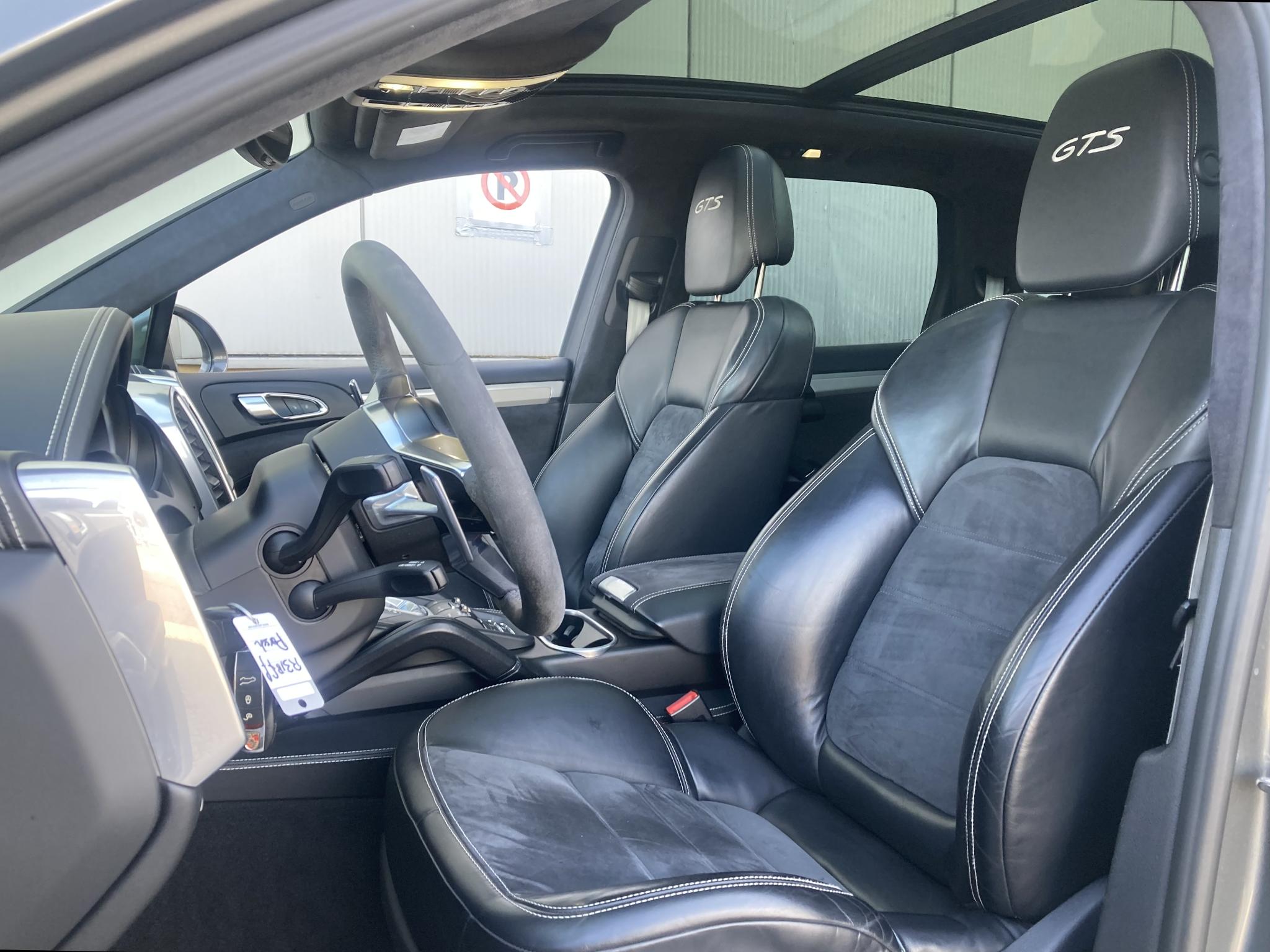 Foto van Porsche Cayenne GTS