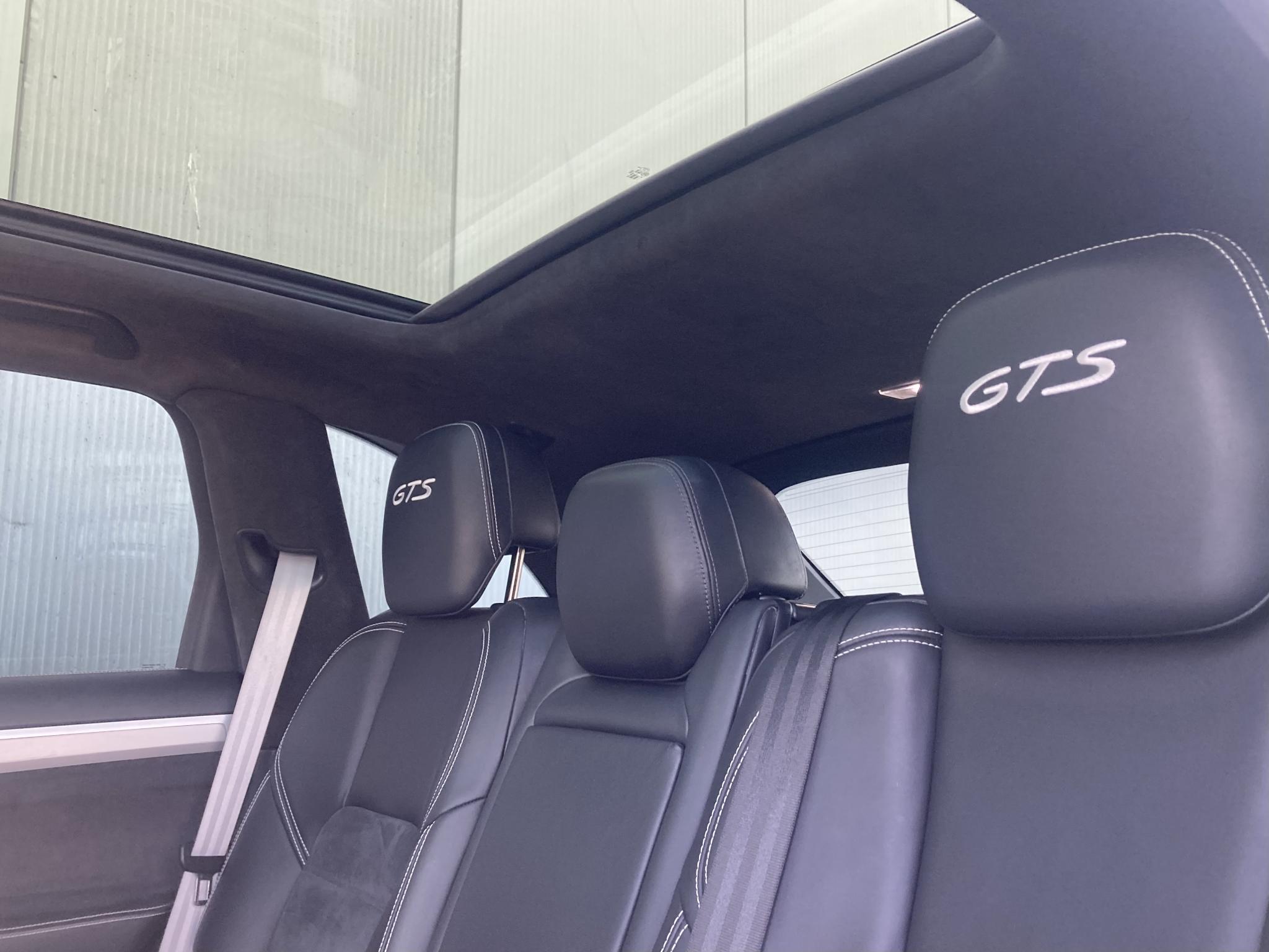 Foto van Porsche Cayenne GTS