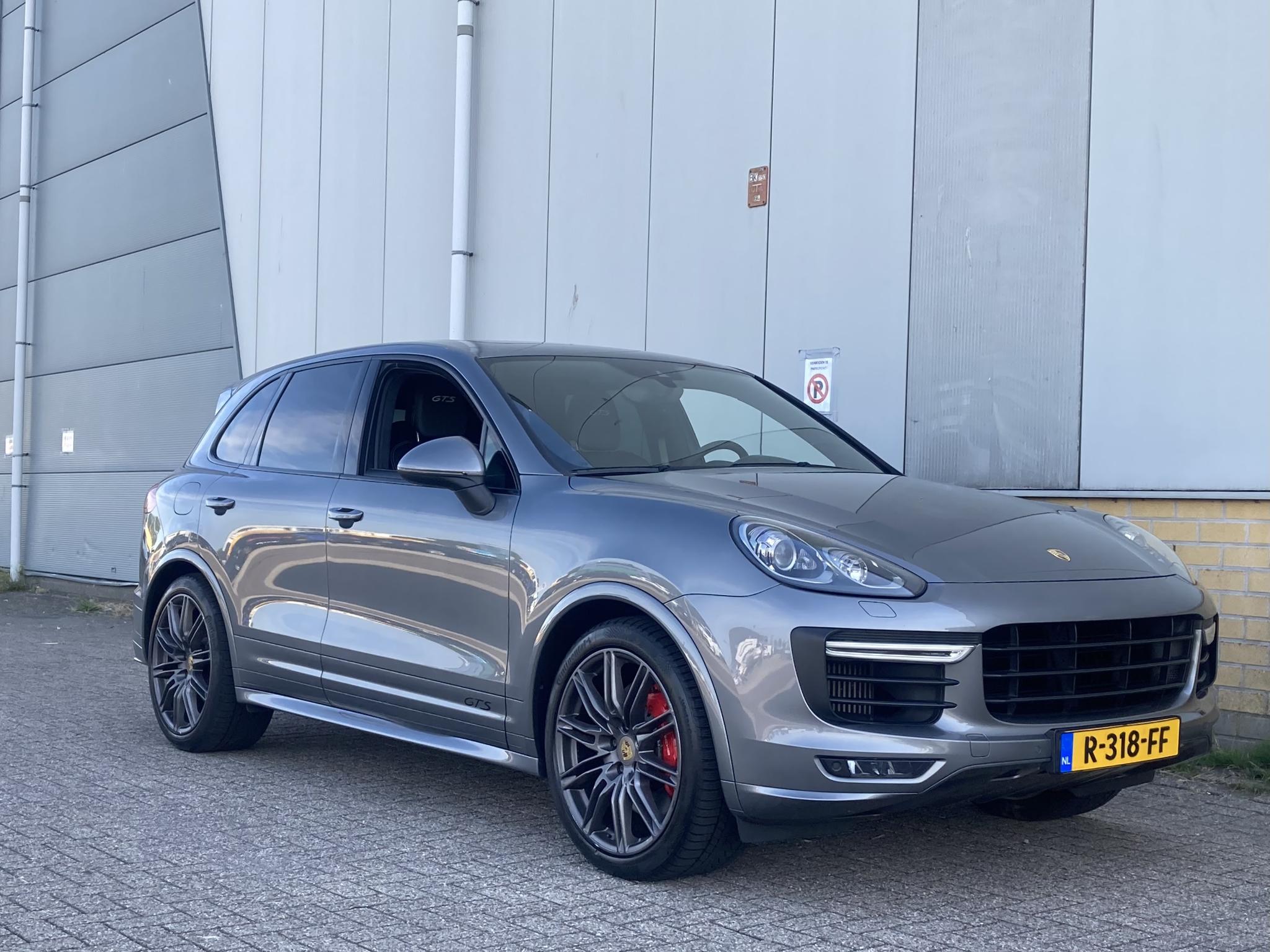 Foto van Porsche Cayenne GTS