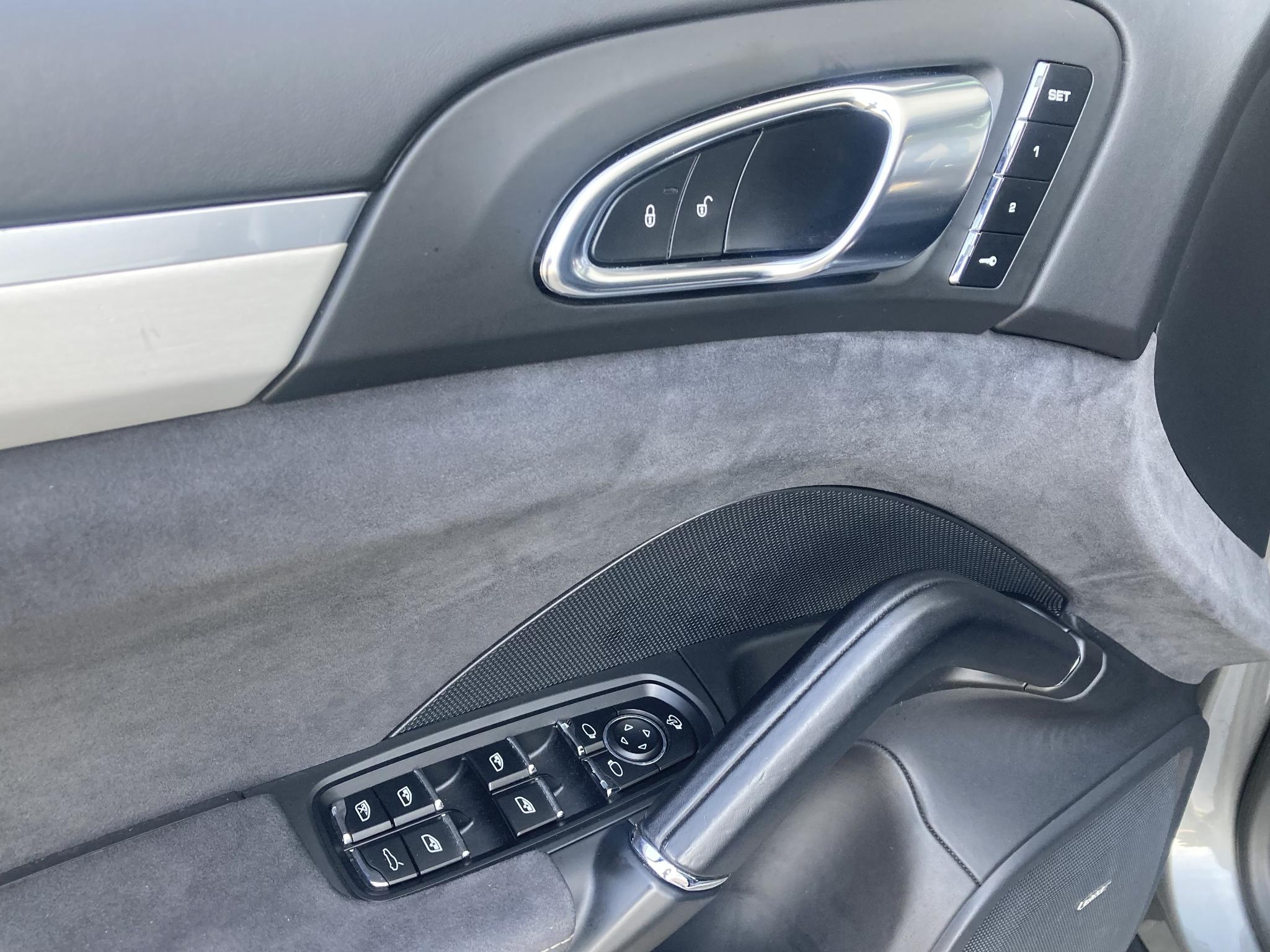 Foto van Porsche Cayenne GTS