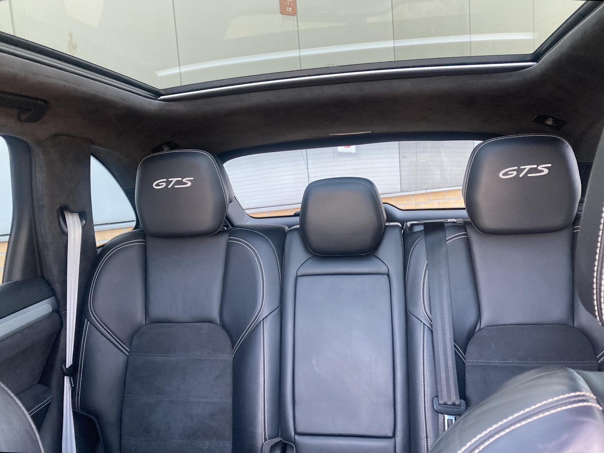 Foto van Porsche Cayenne GTS