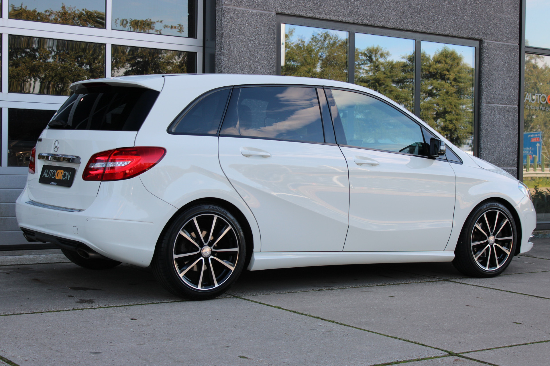 Foto van Mercedes-Benz B 180