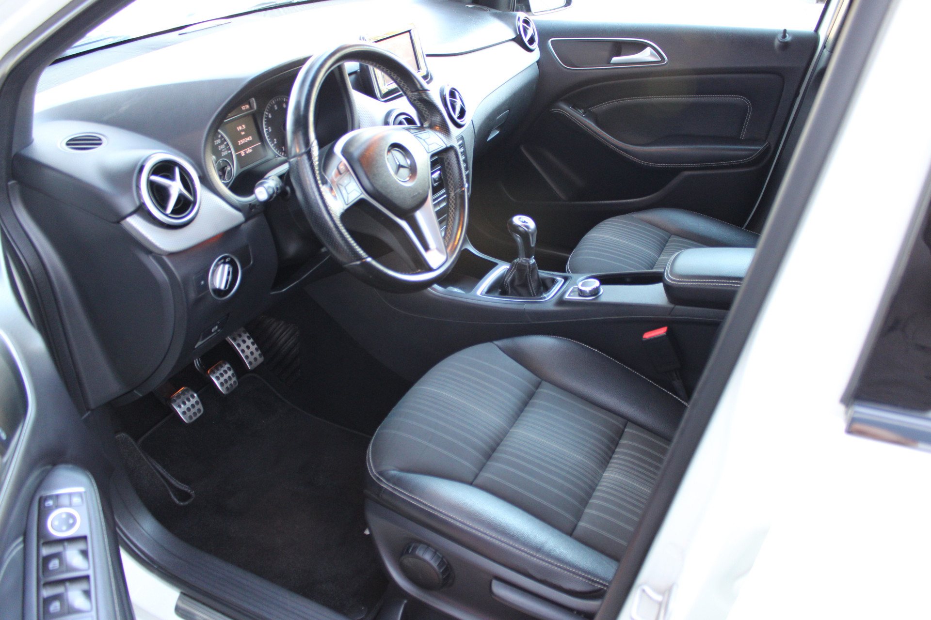 Foto van Mercedes-Benz B 180