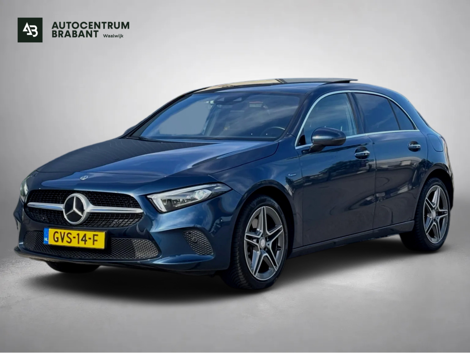 Mercedes-Benz A-klasse 250e Business Solution AMG | 218PK | PANO | SFEERVERL | GROOT SCHERM | LEER | PERF ONDERHOUD | ETC 2020 - voorkant