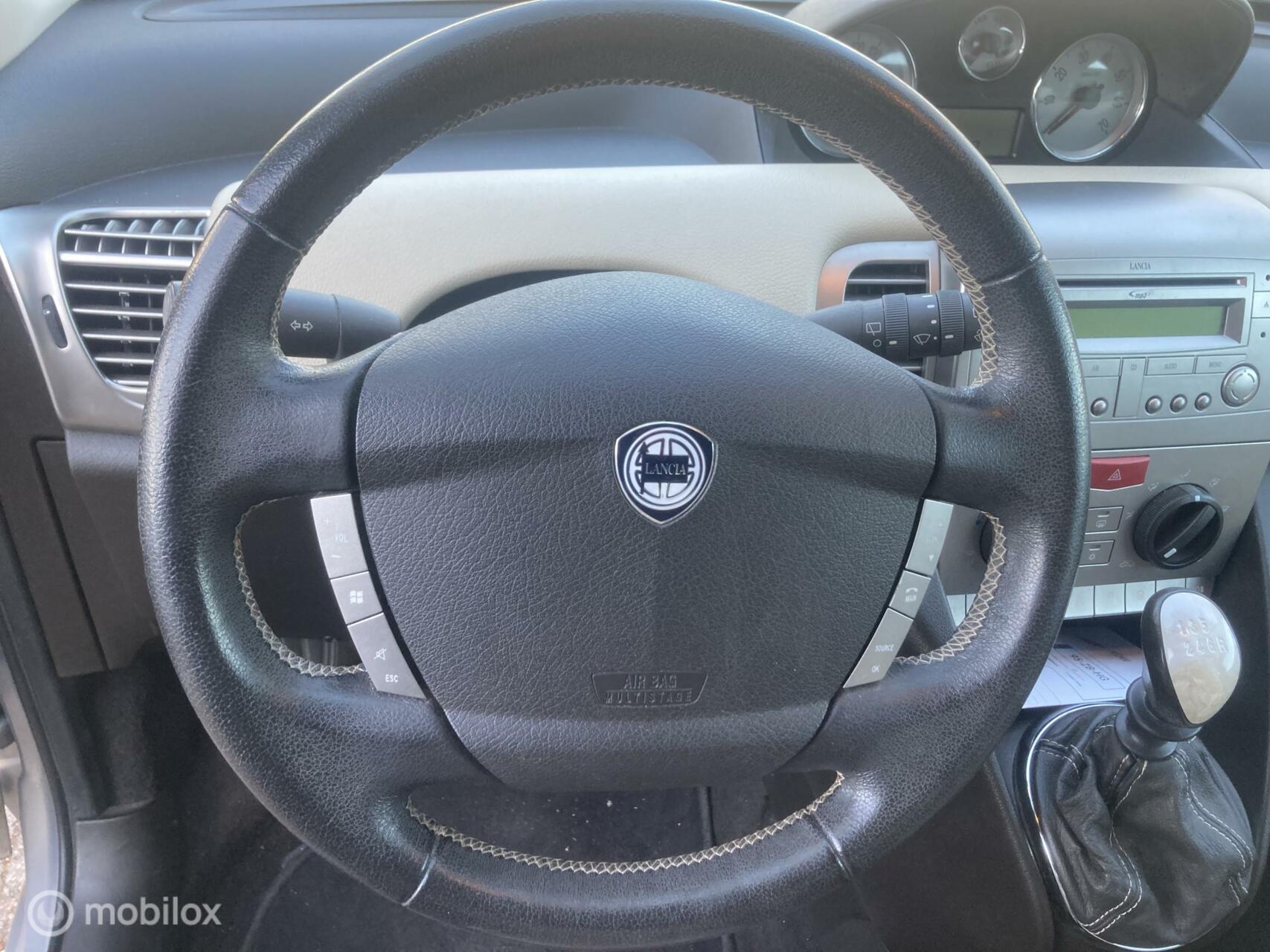 Foto van Lancia Ypsilon