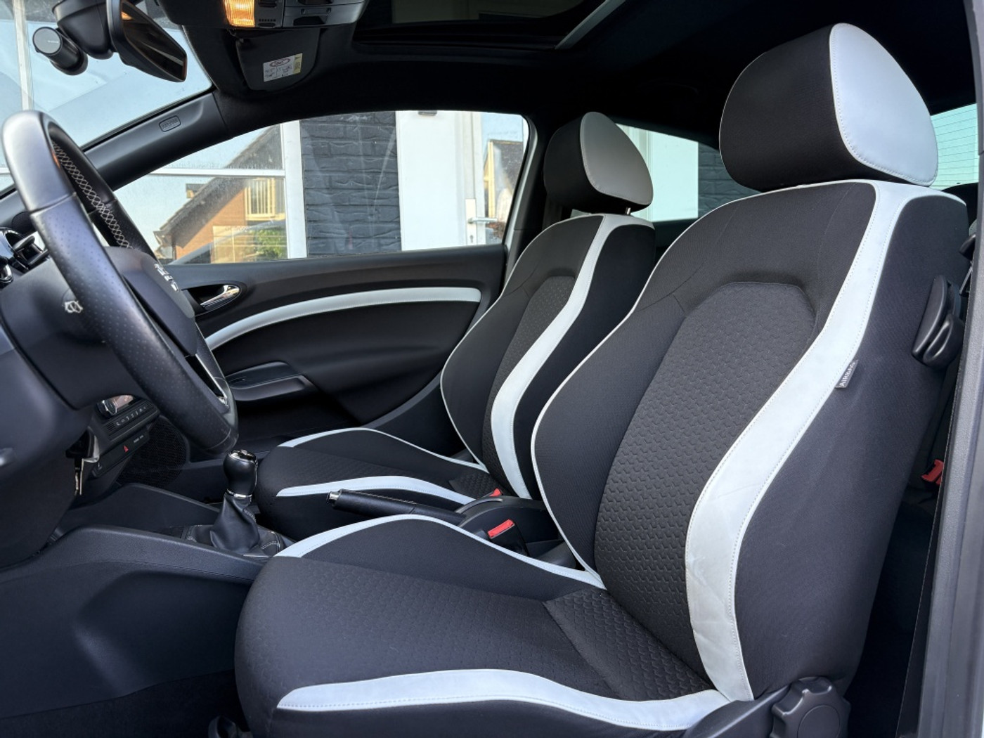 Foto van Seat Ibiza SC