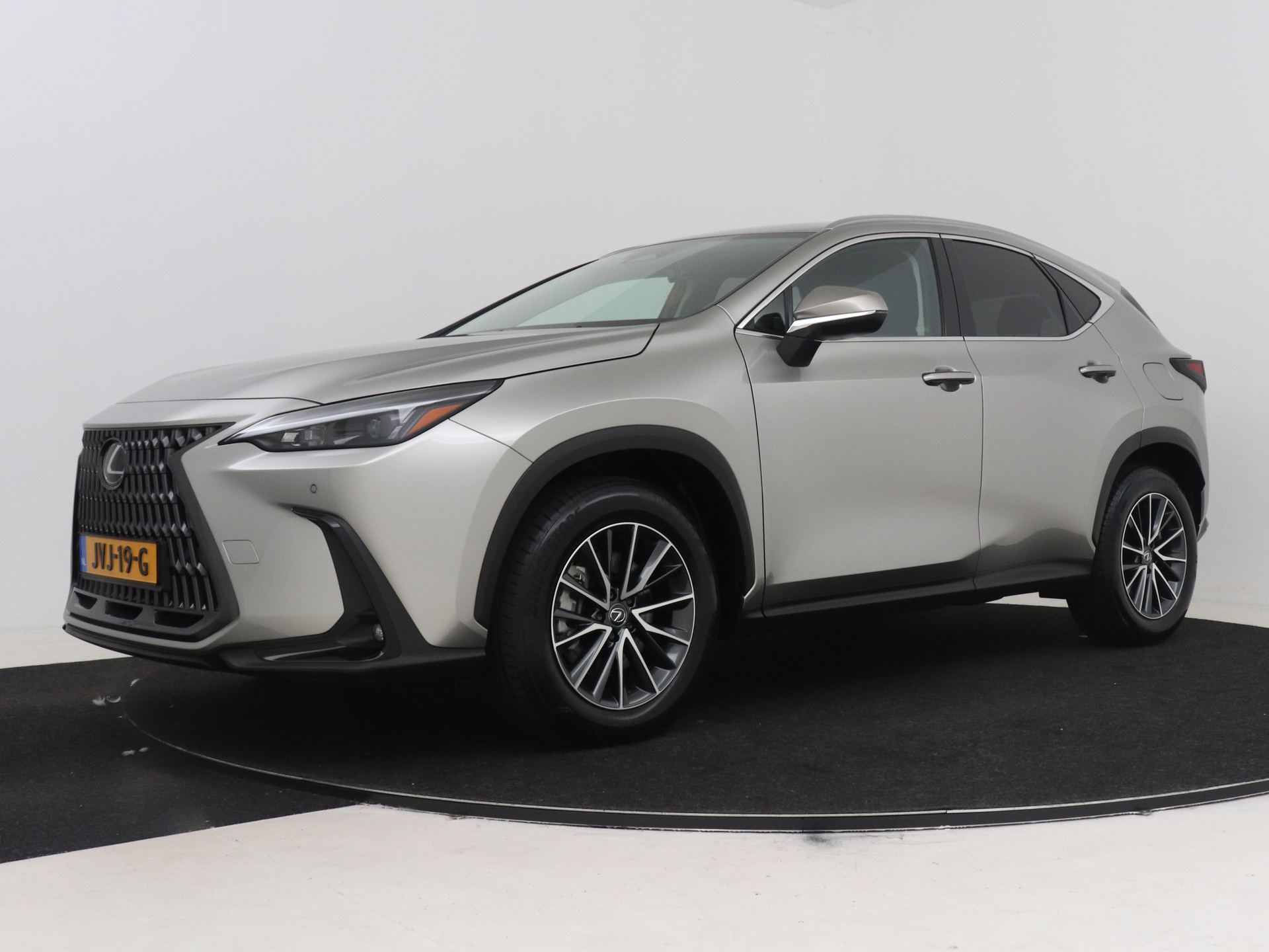 Lexus NX 450h+ AWD Luxury Line 2026 - voorkant
