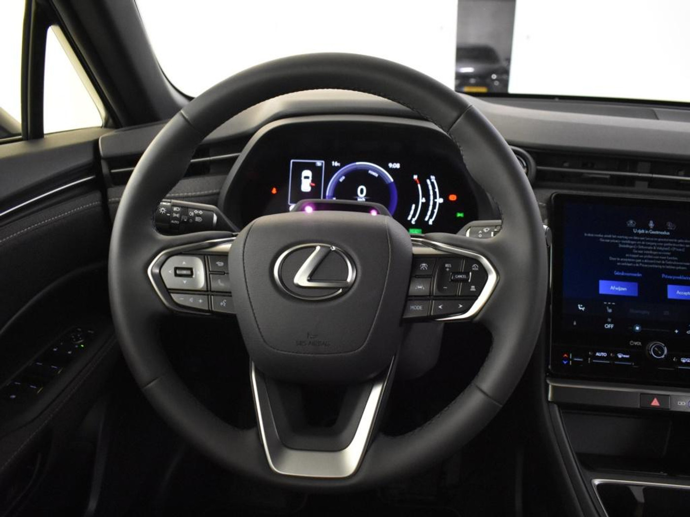 Foto van Lexus LBX
