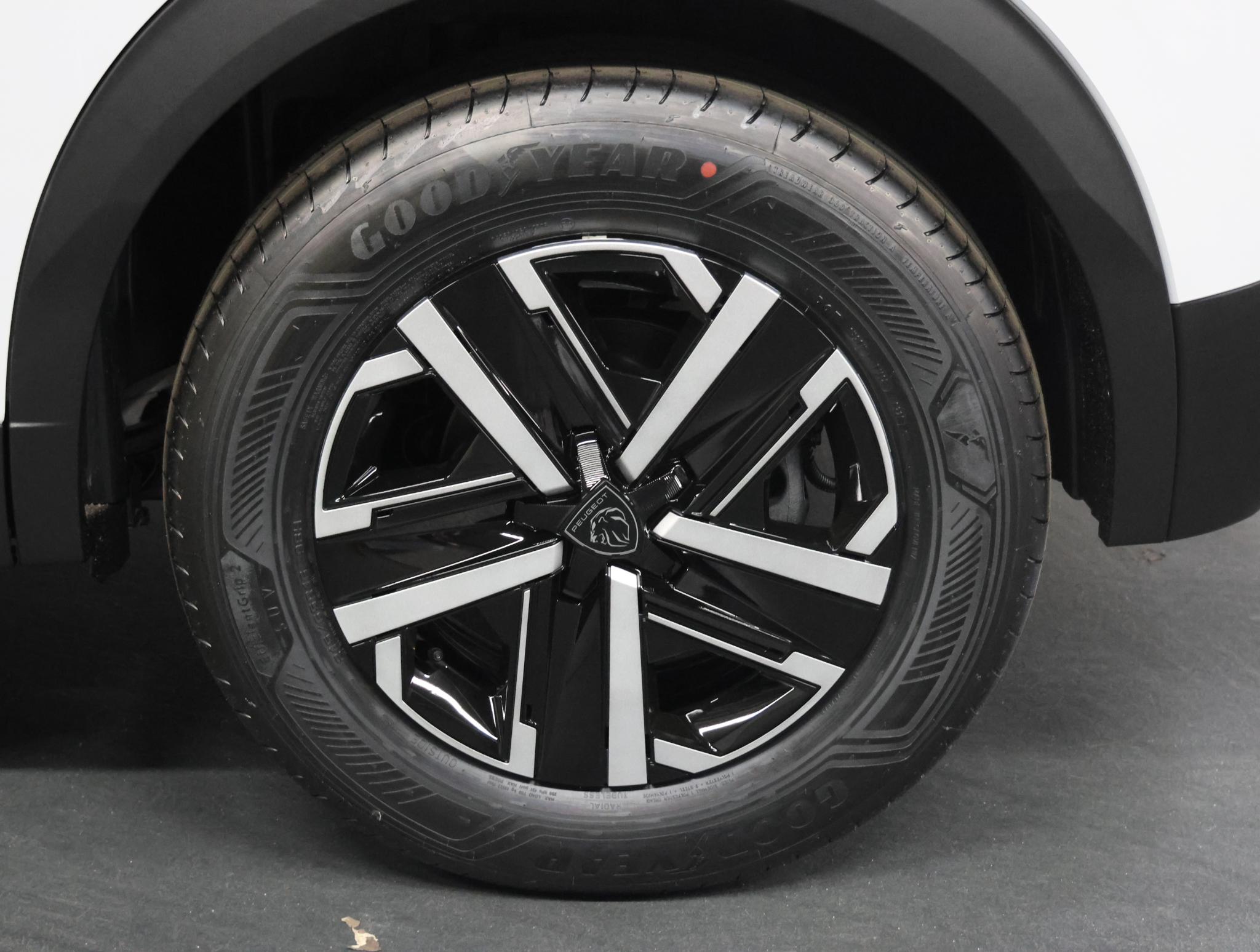 Foto van Peugeot E-2008