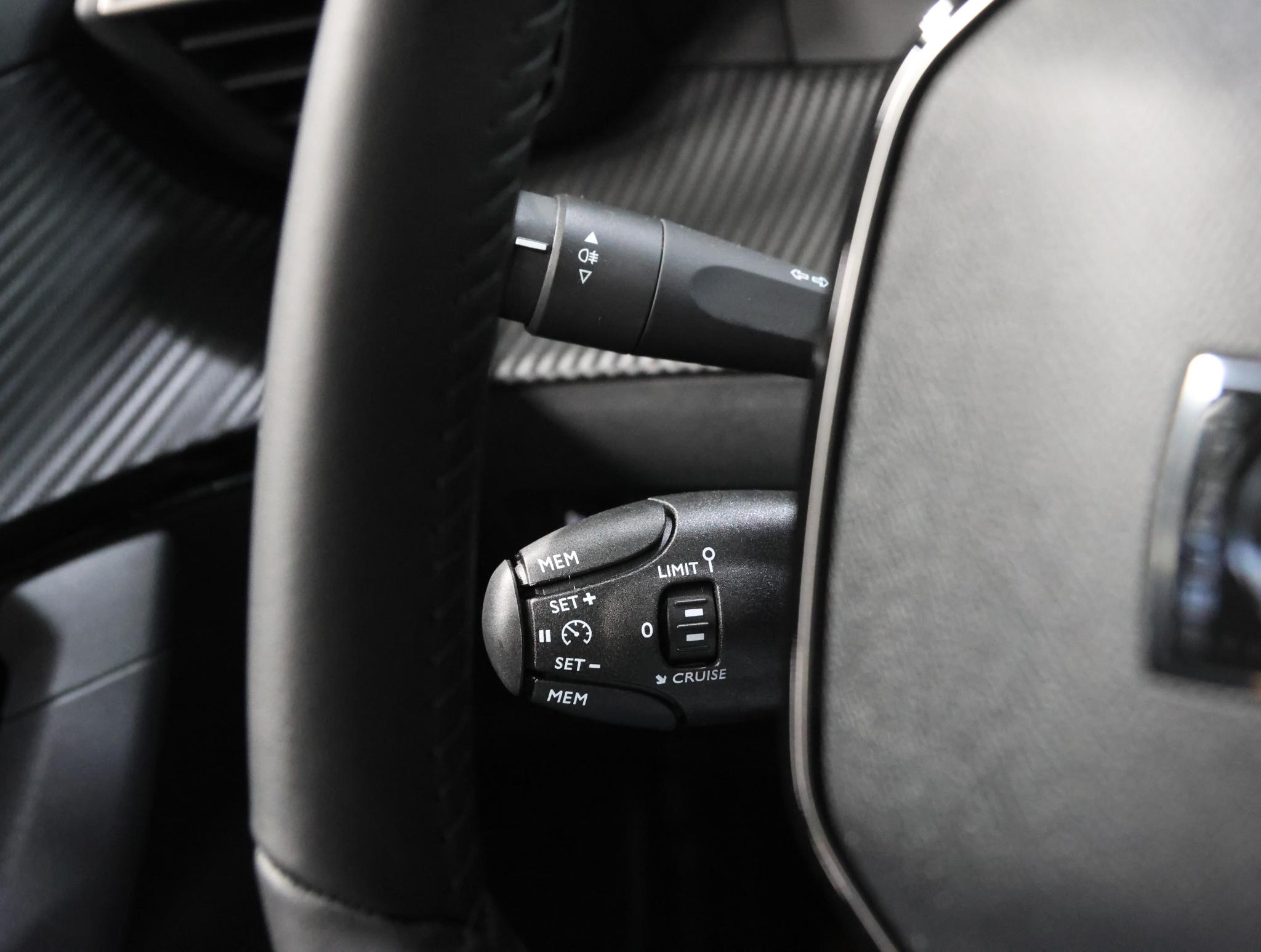 Foto van Peugeot E-2008