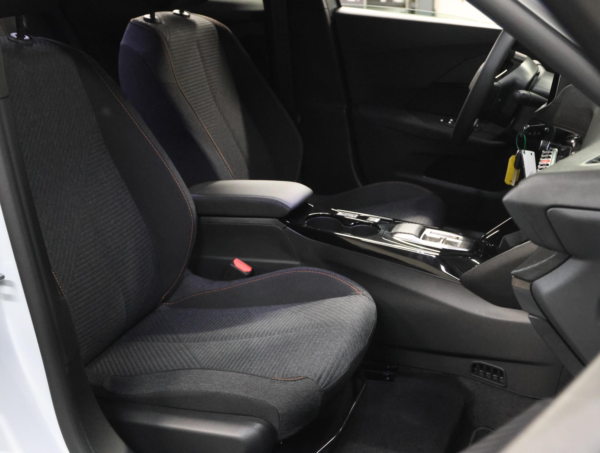 Foto van Peugeot E-2008
