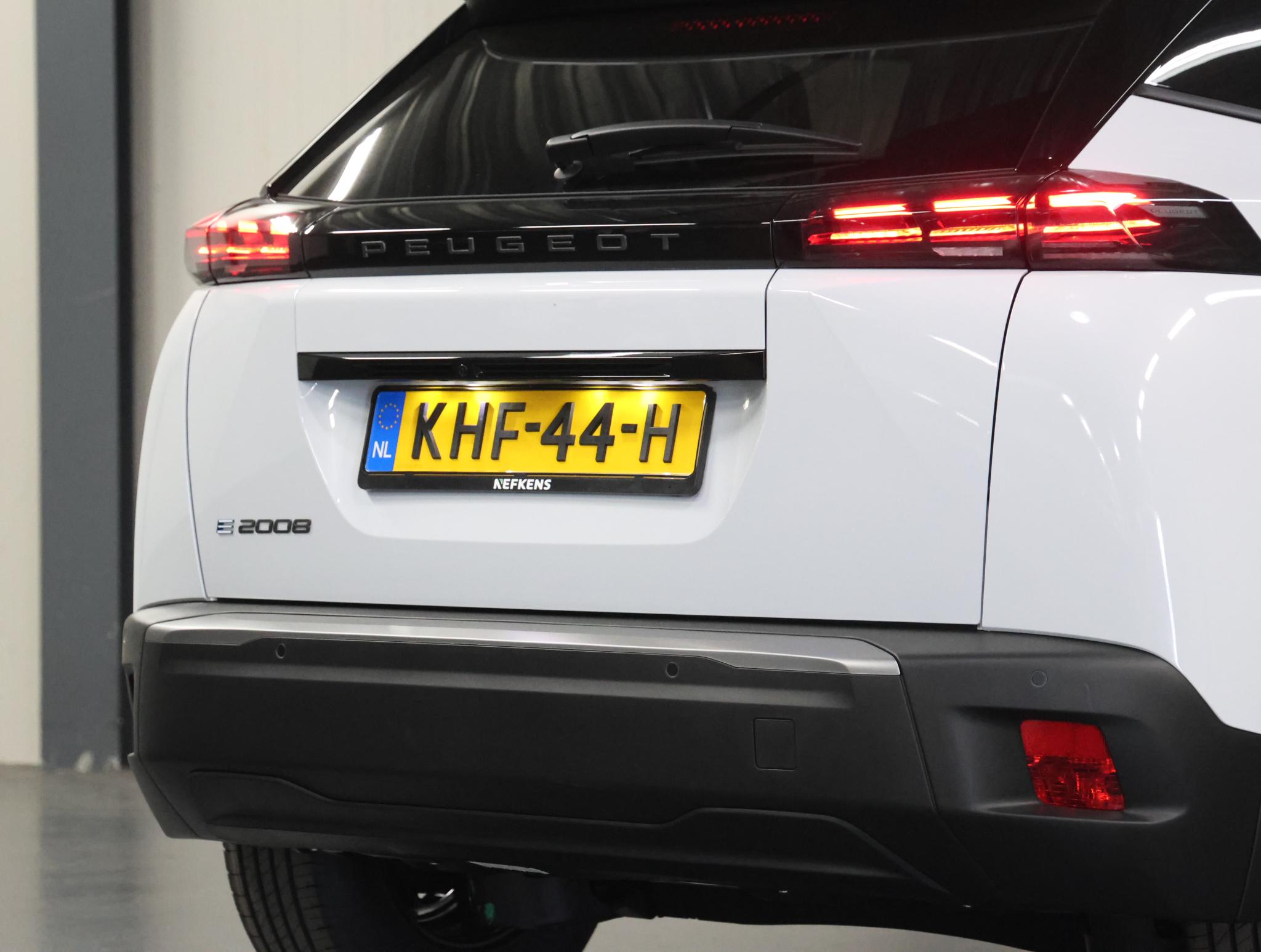 Foto van Peugeot E-2008