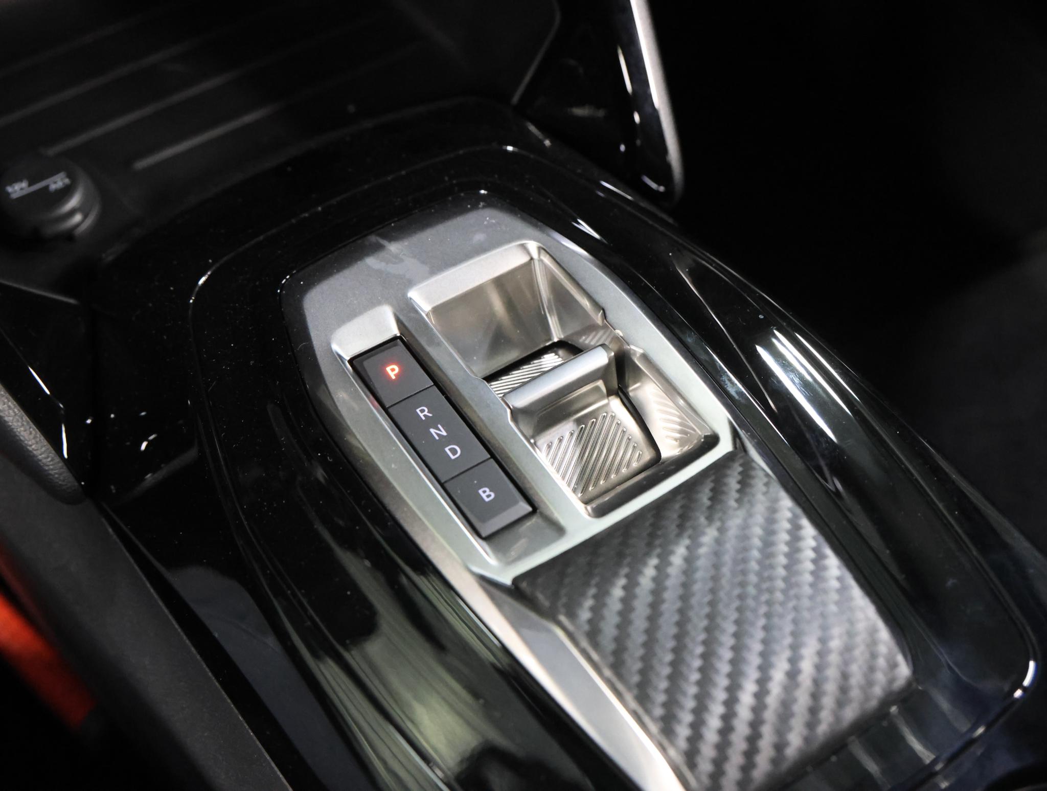 Foto van Peugeot E-2008