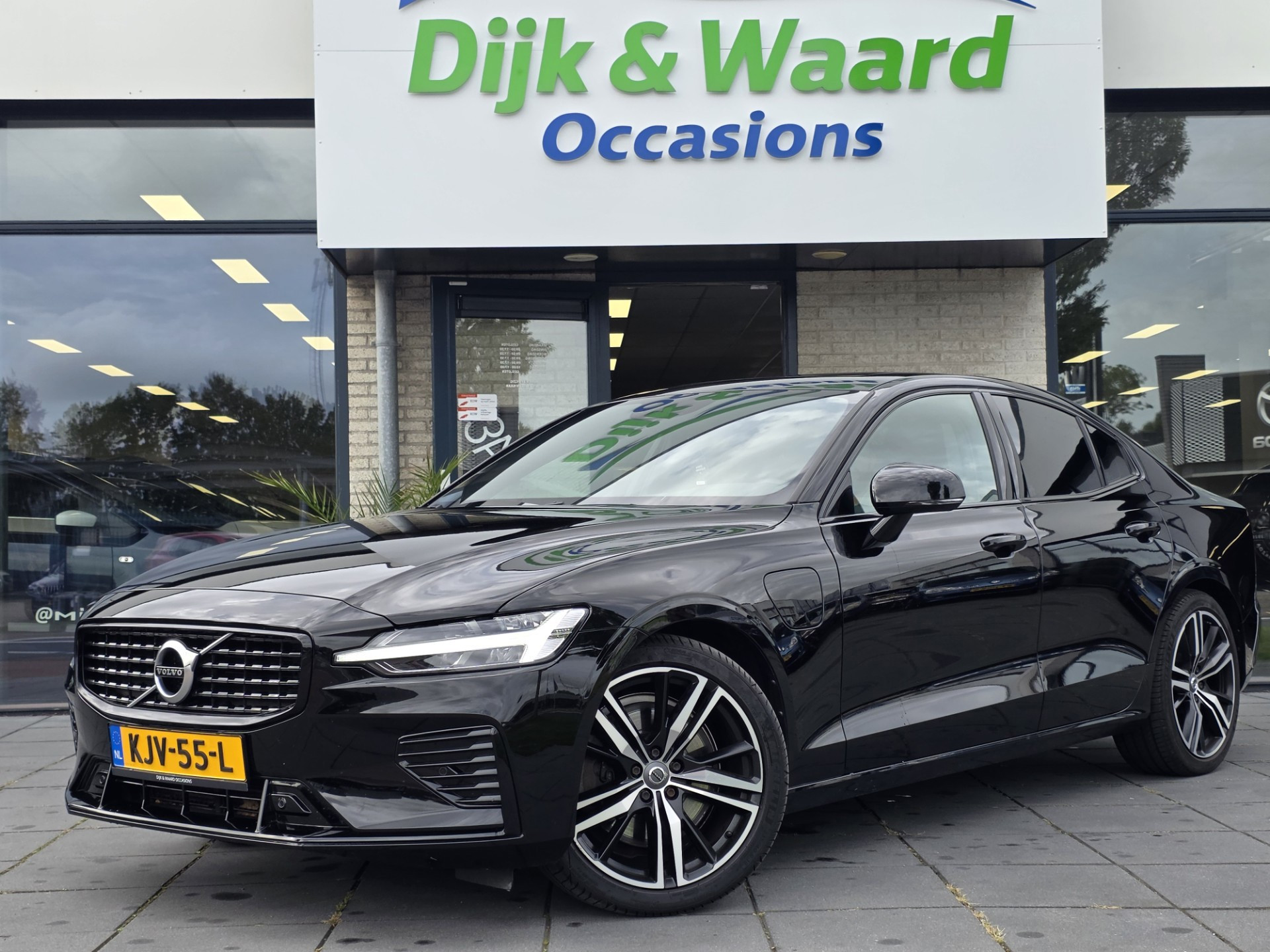 Volvo S60 2.0 Recharge T8 AWD R-Design Plug-in hybrid – 390 pk – Pano – Leder 2021 - voorkant