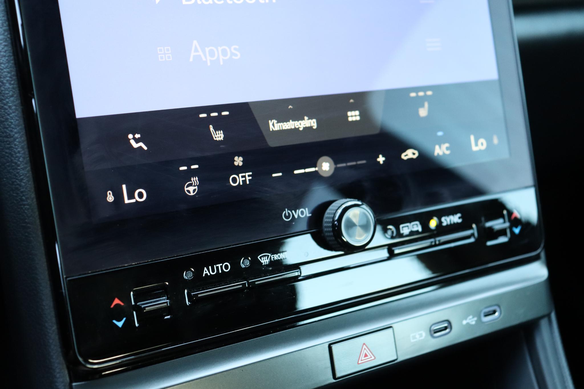 Foto van Lexus LBX