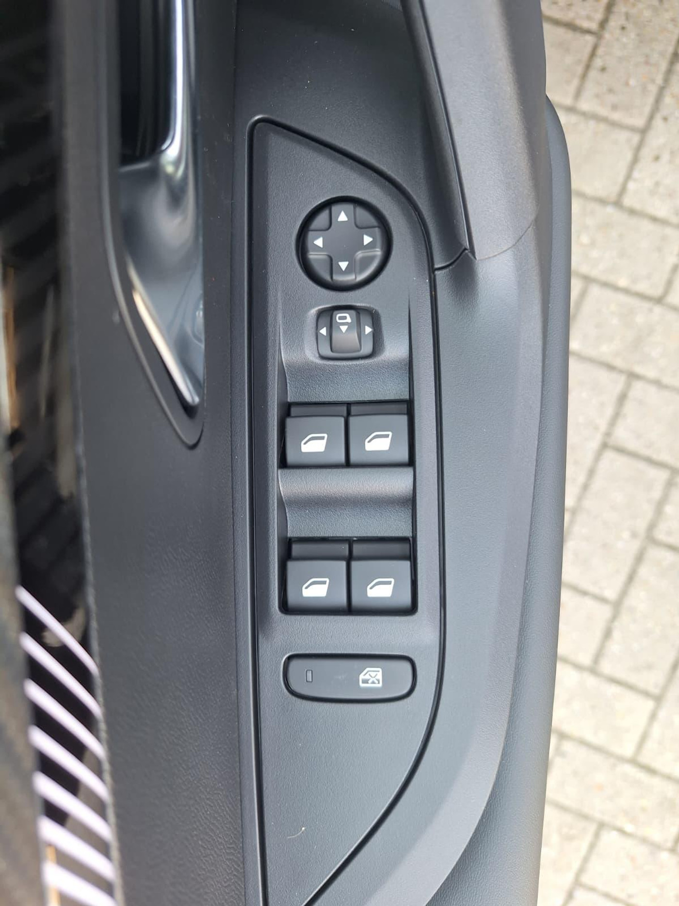 Foto van Peugeot E-2008