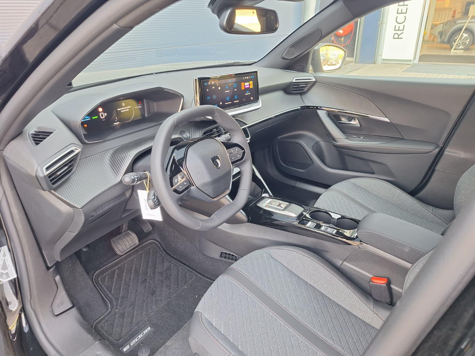 Foto van Peugeot E-2008