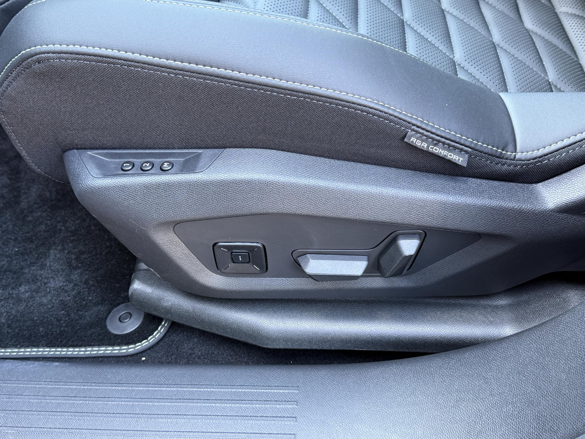 Foto van Peugeot E-5008