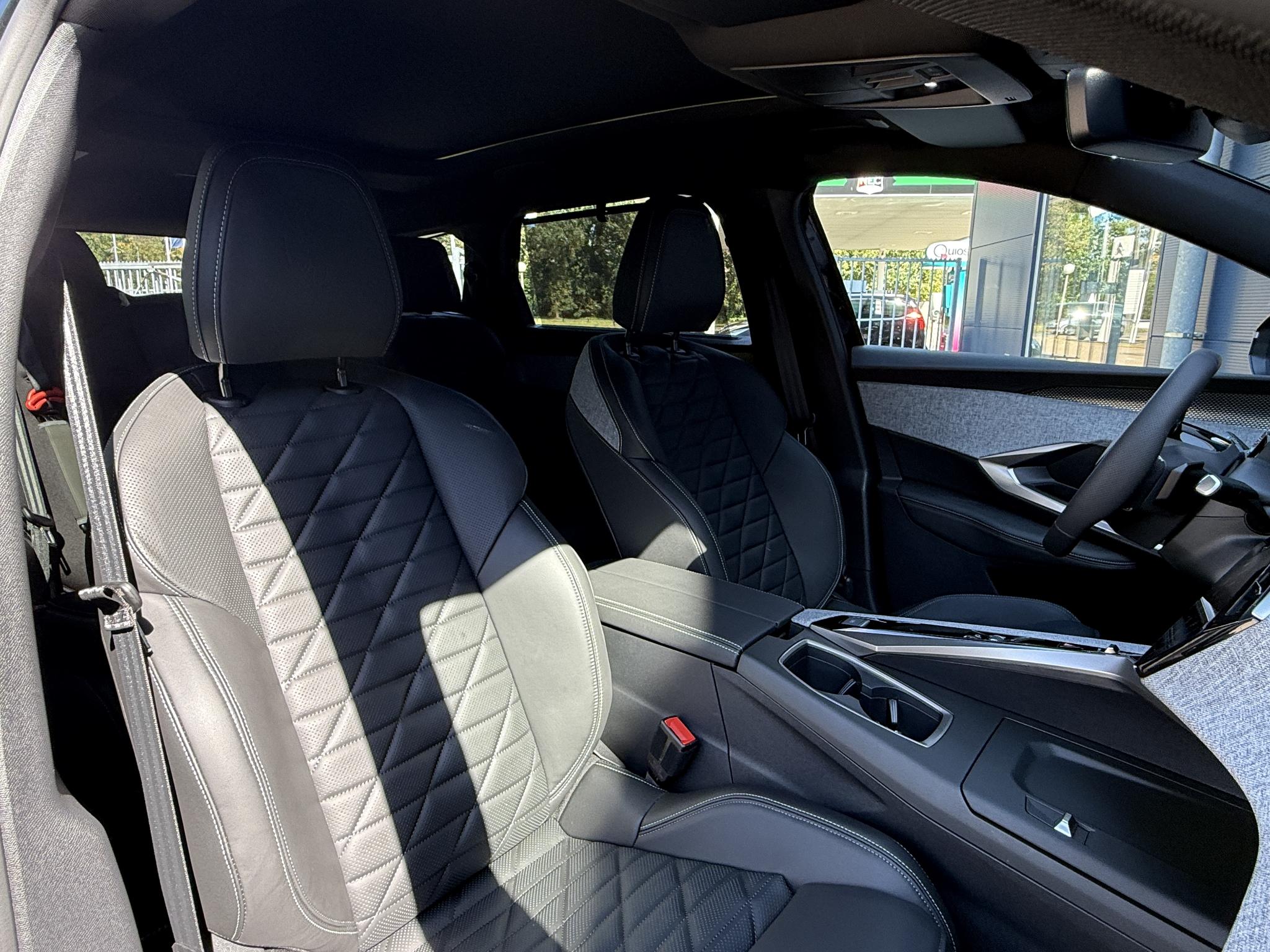 Foto van Peugeot E-5008