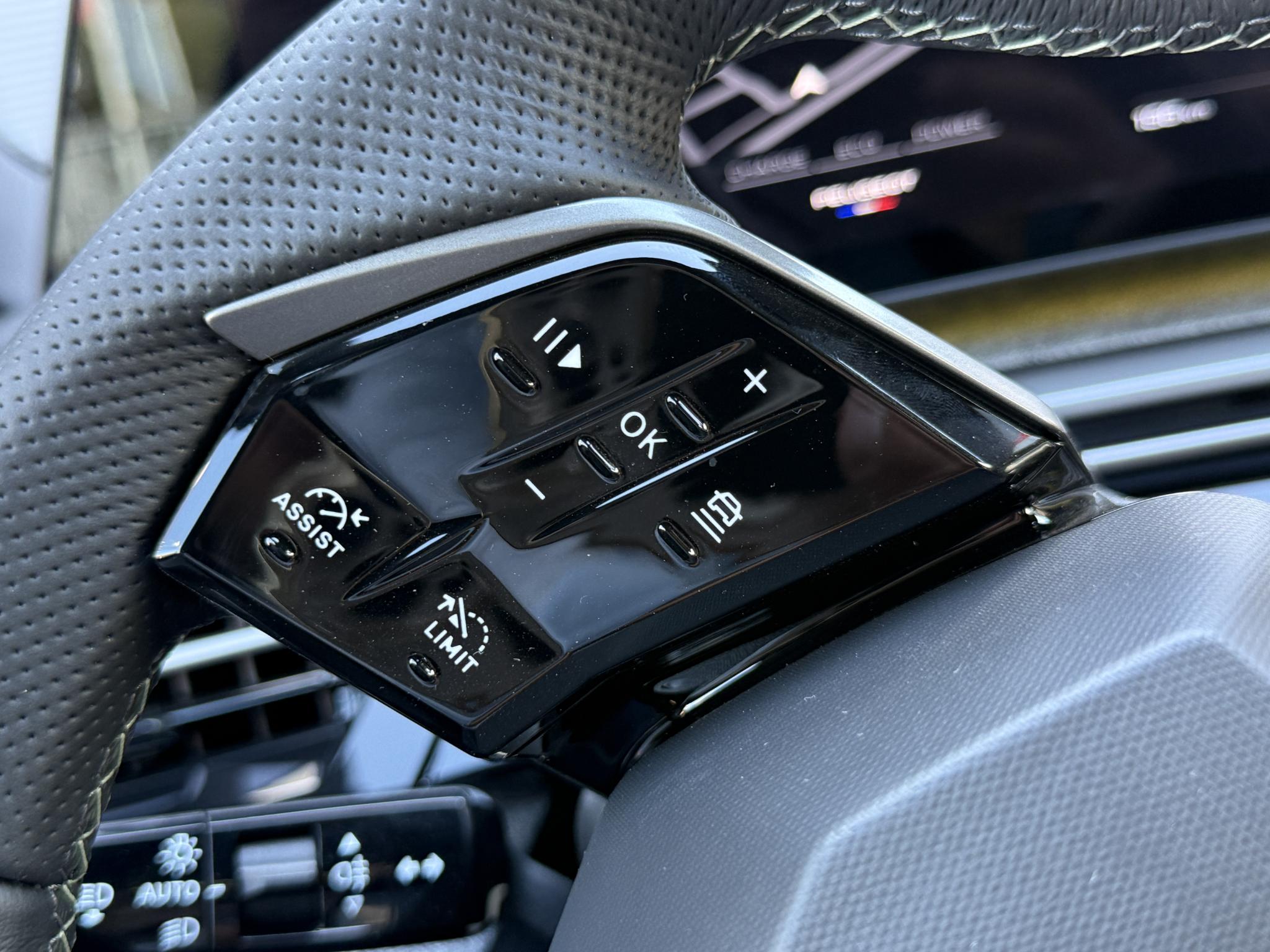 Foto van Peugeot E-5008