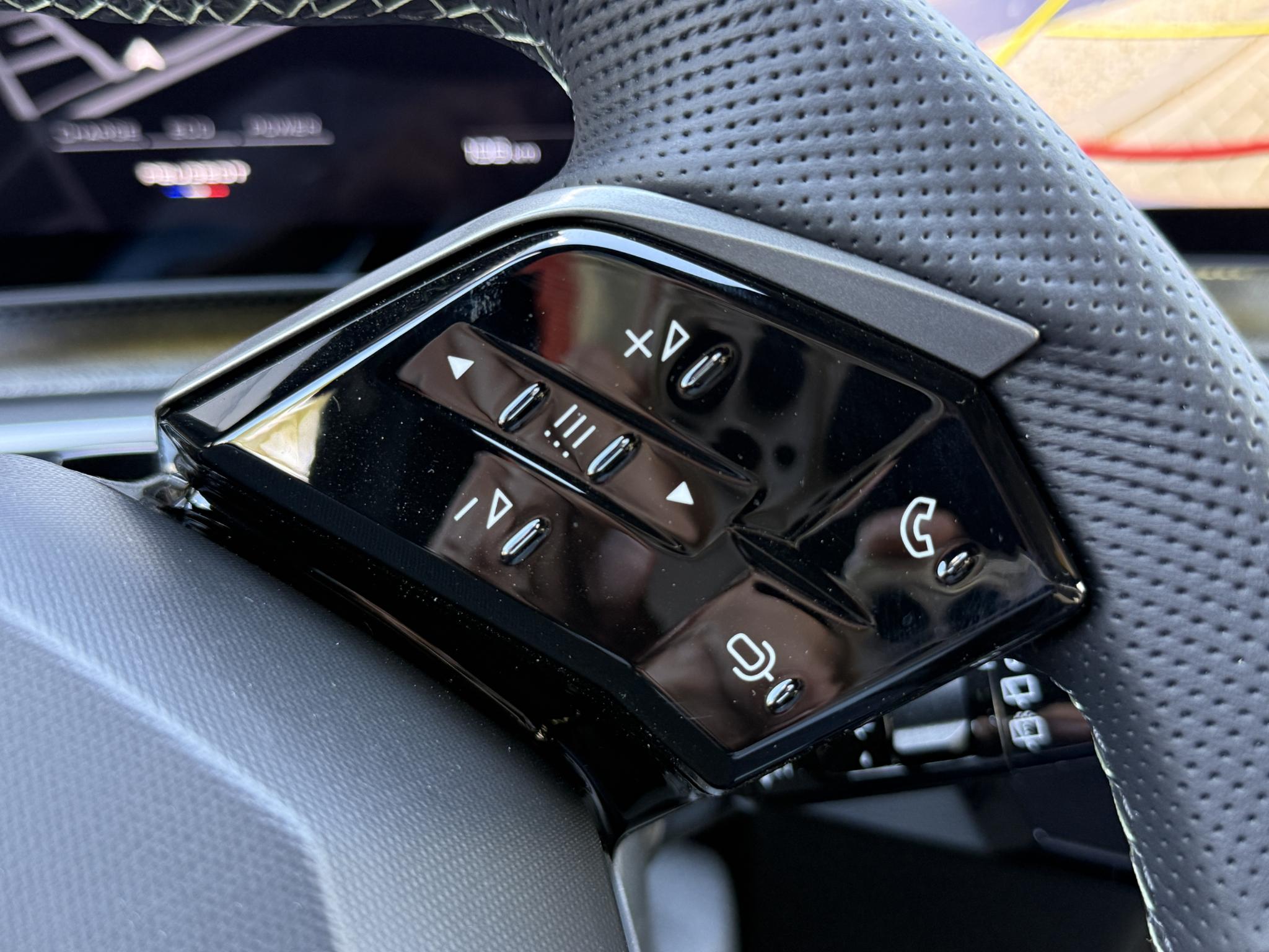 Foto van Peugeot E-5008