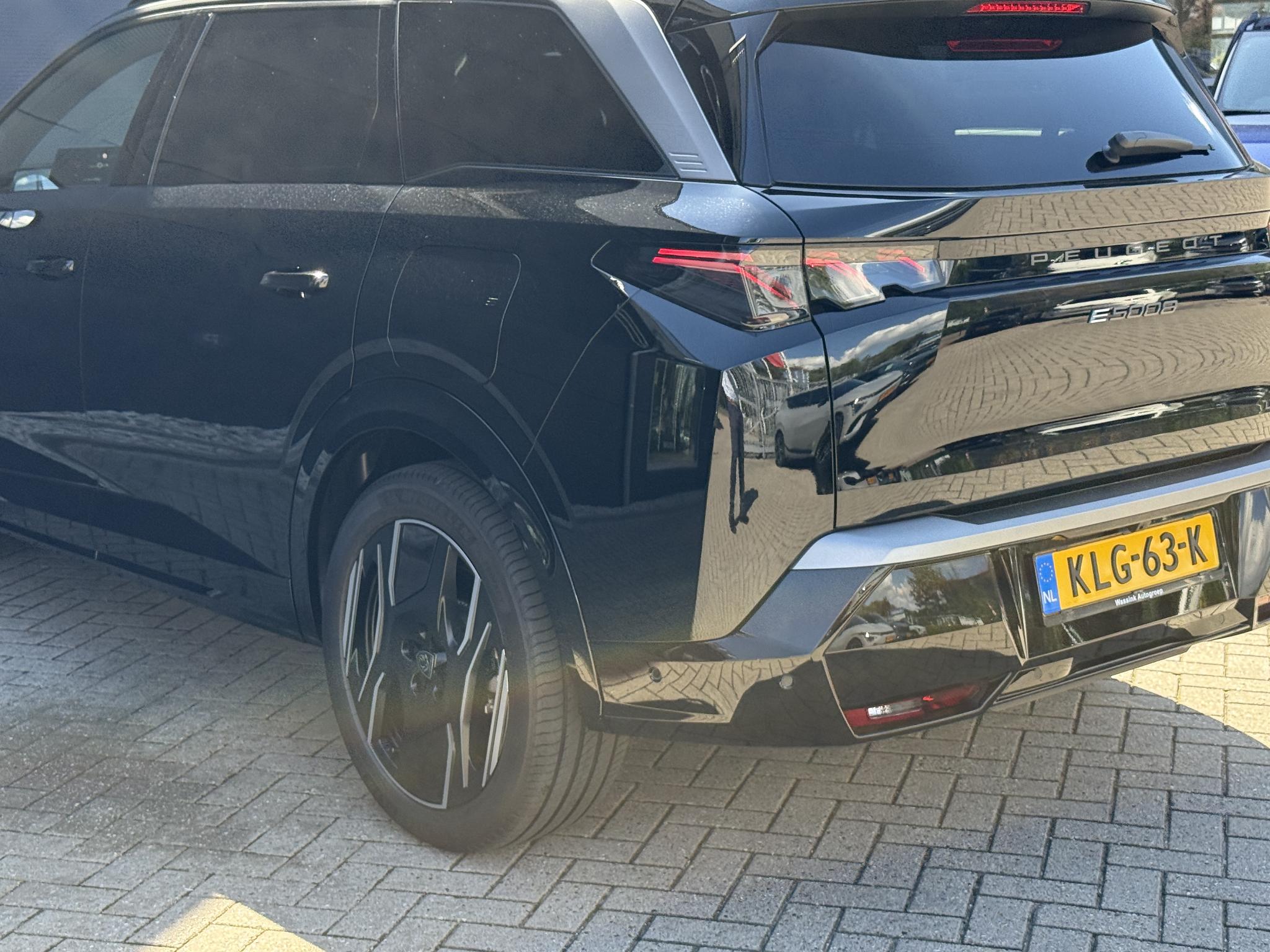 Foto van Peugeot E-5008