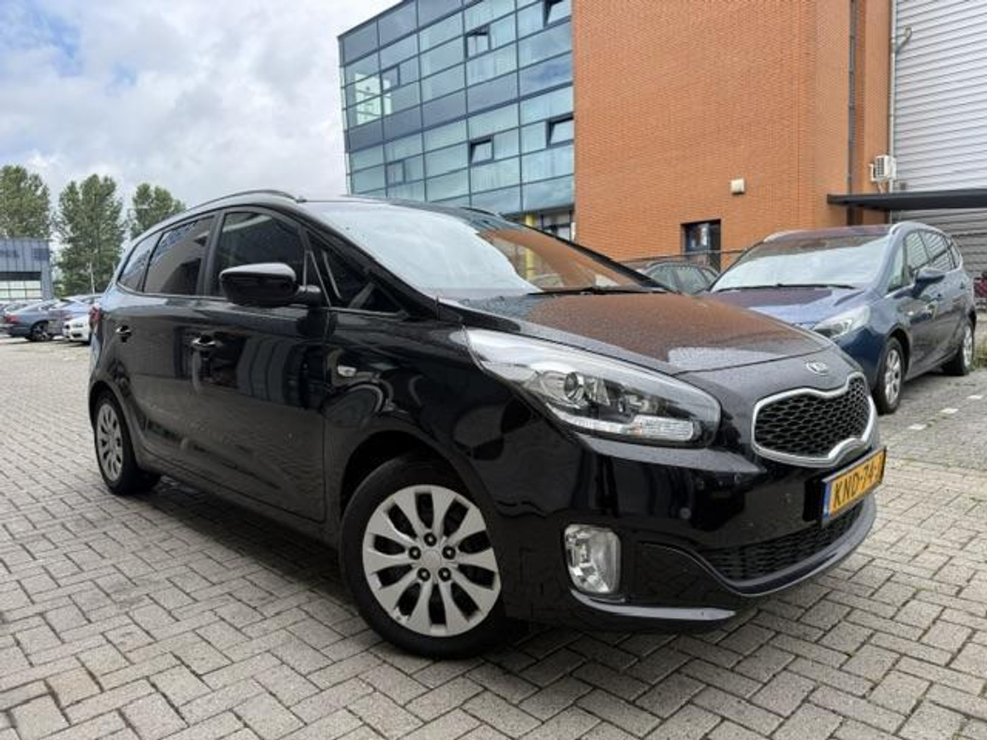 Kia Carens 1.6 Benzine | 7 zit | Lage km's | Kia historiek 2014 - voorkant
